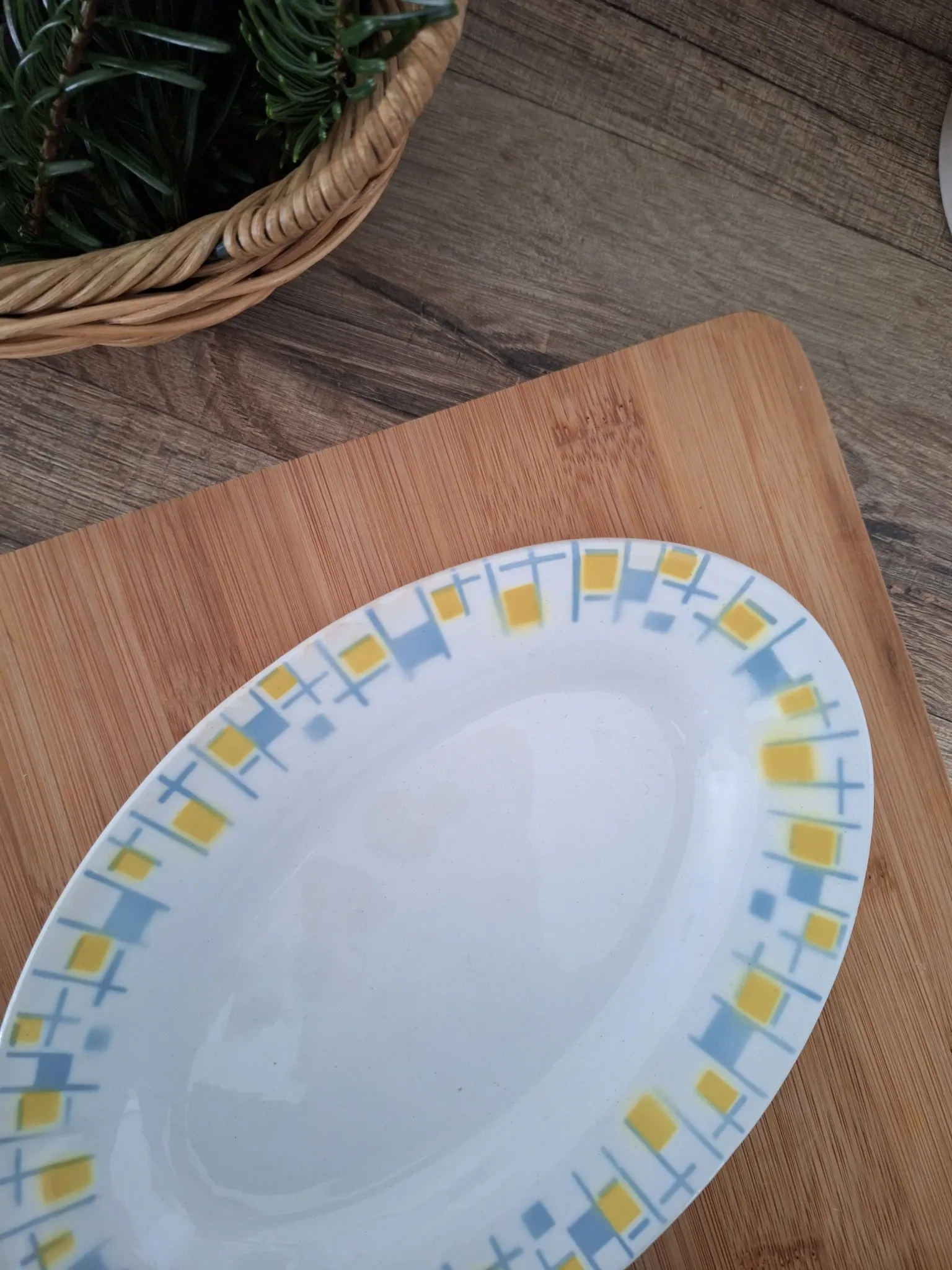 Ravier / Yellow and blue aperitif plate the Amandinoise