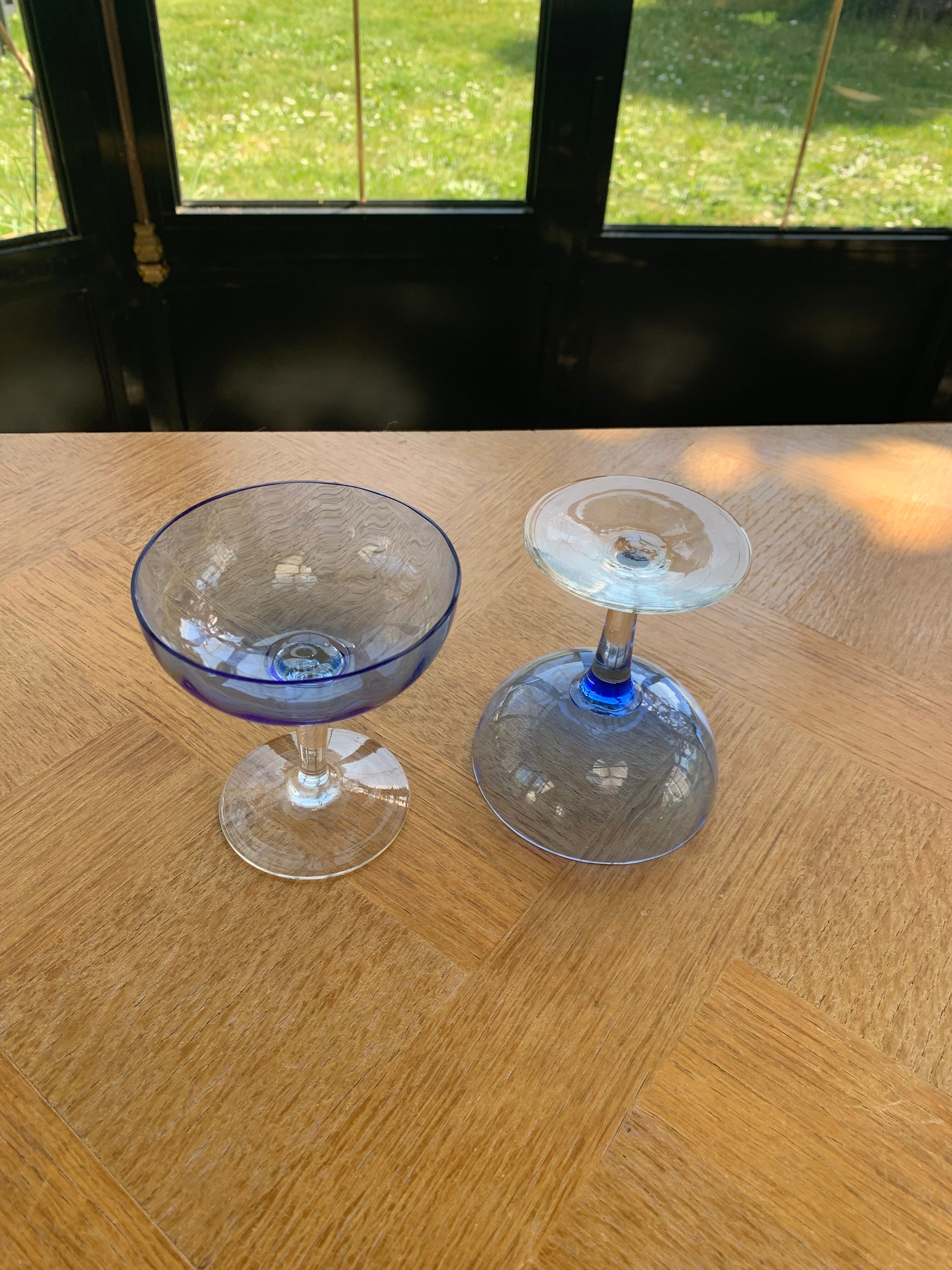 6 champagne glasses in blue glass and vintage transparent base