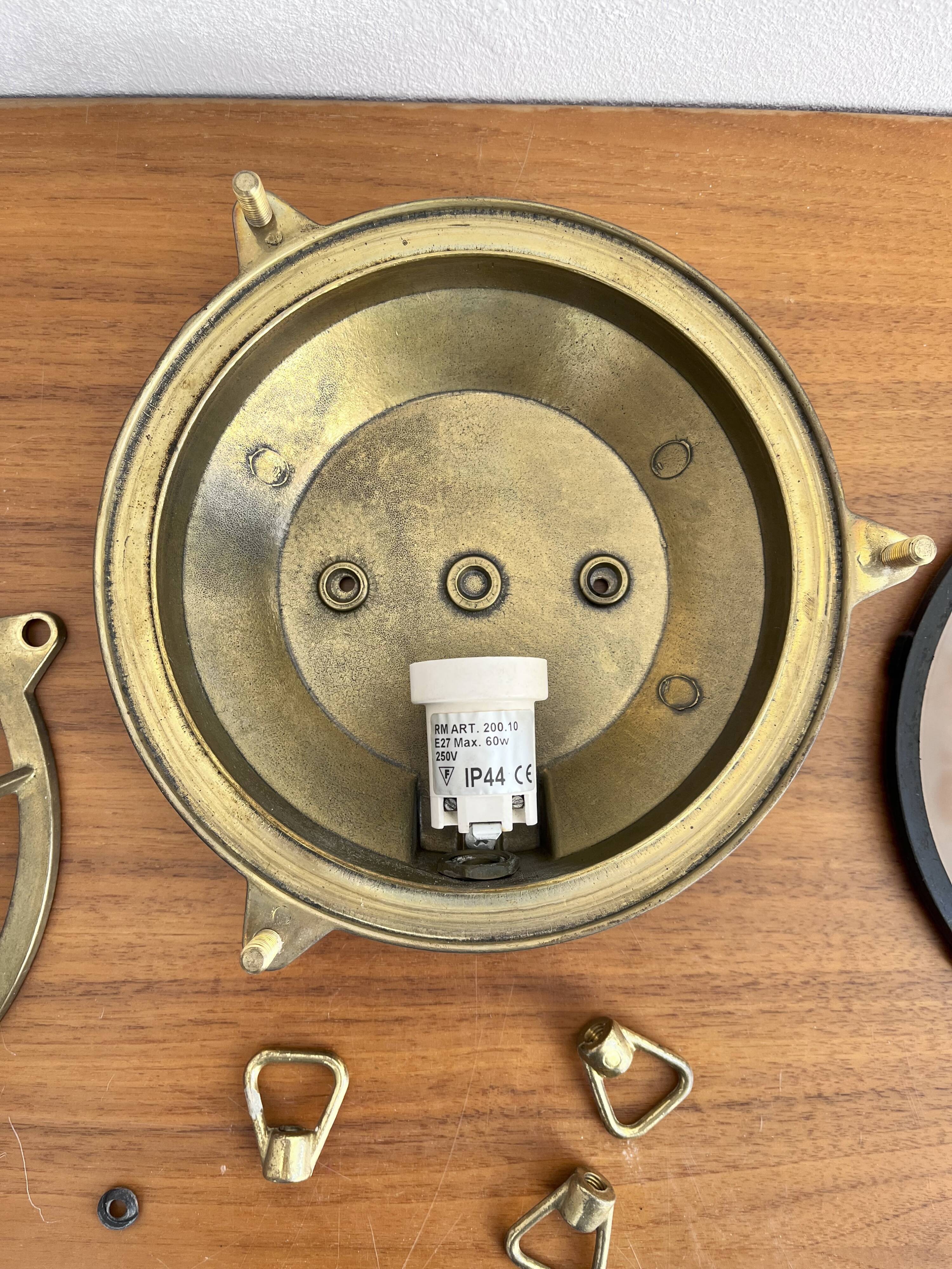 Marine decorative wall light in solid brass