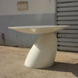 Table à manger en résine laquée
