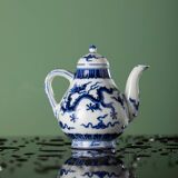 Ming yongxuan style blue and white porcelain cloud and dragon pattern teapot classic craft