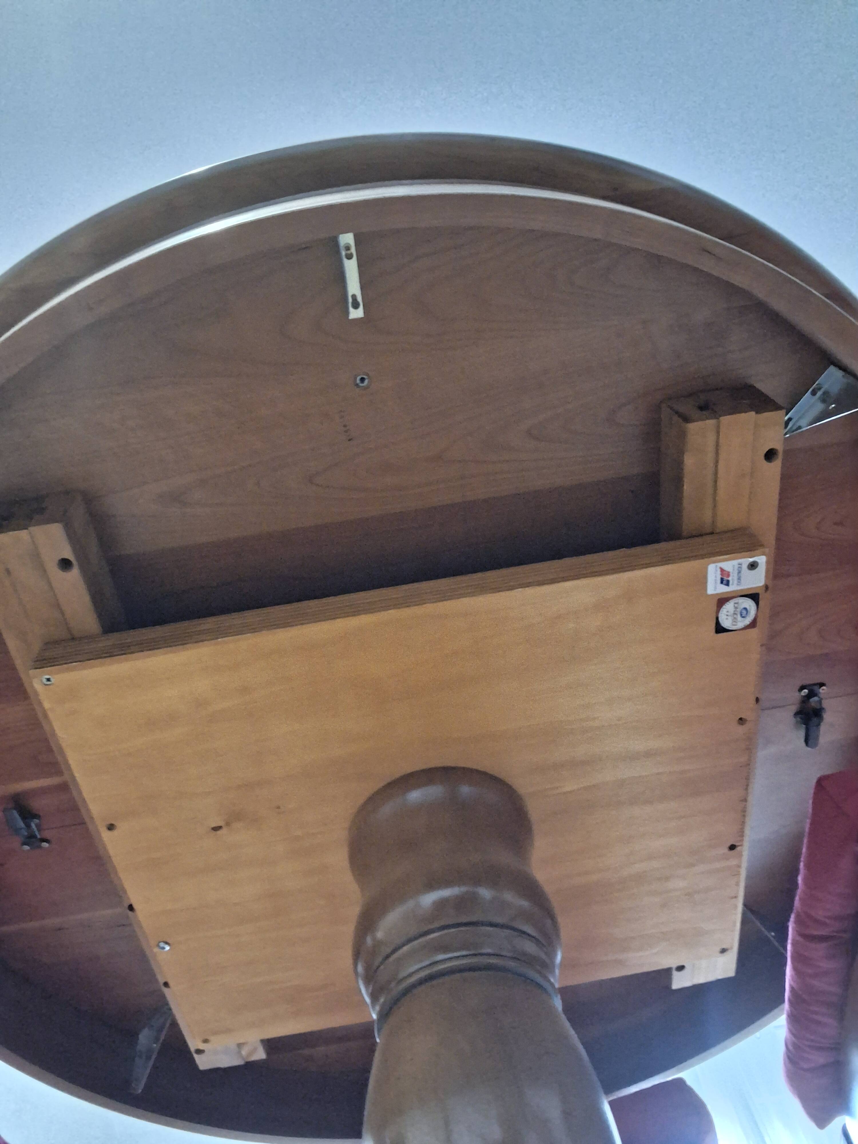 Round table in cherry wood