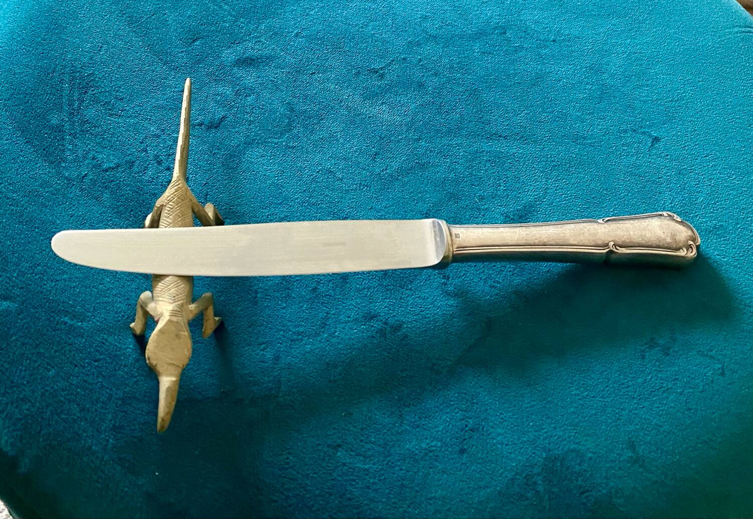 6 crocodile-shaped brass knife holders