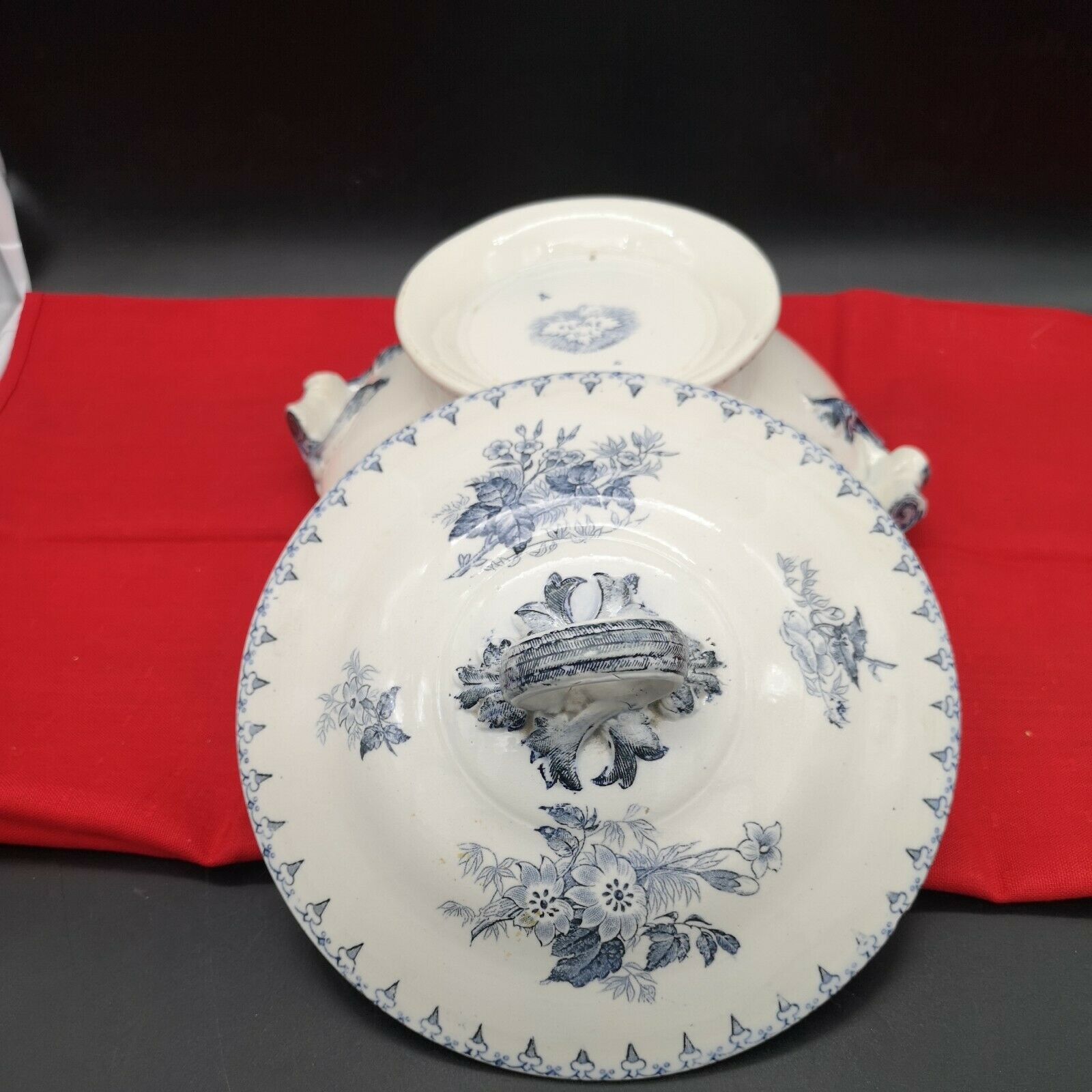 Vegetable or small soup pot in earthenware Sarreguemines model Flora