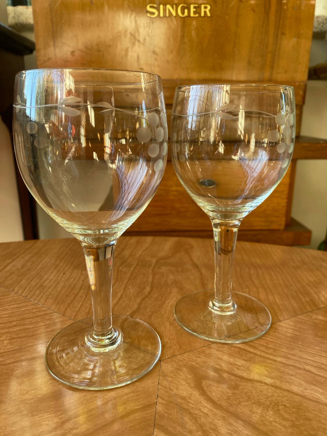 2 wine glasses