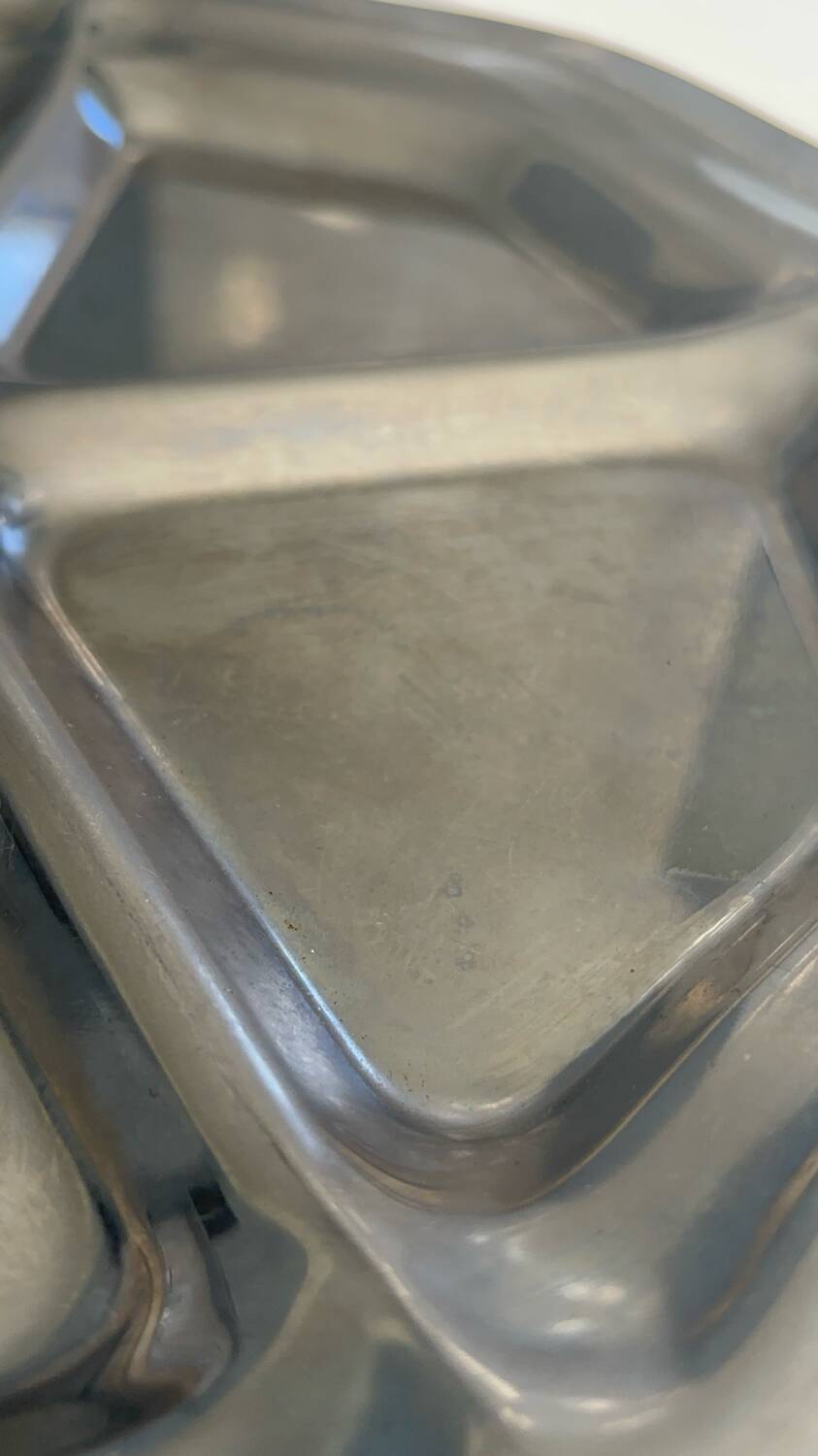 Plateau rond compartimenté en inox – Plateau de service vintage design