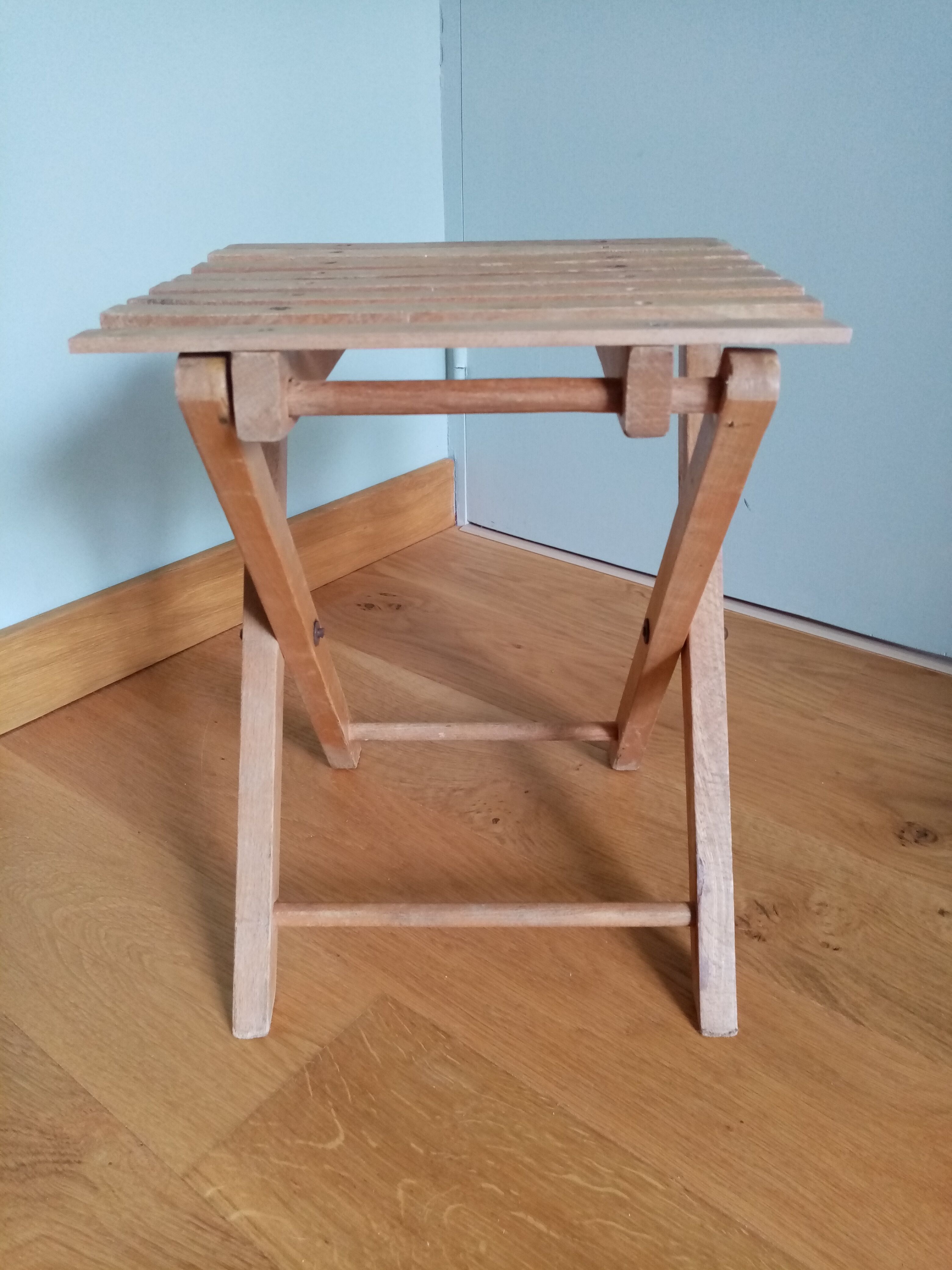 Tabouret pliant porte-plante en bois
