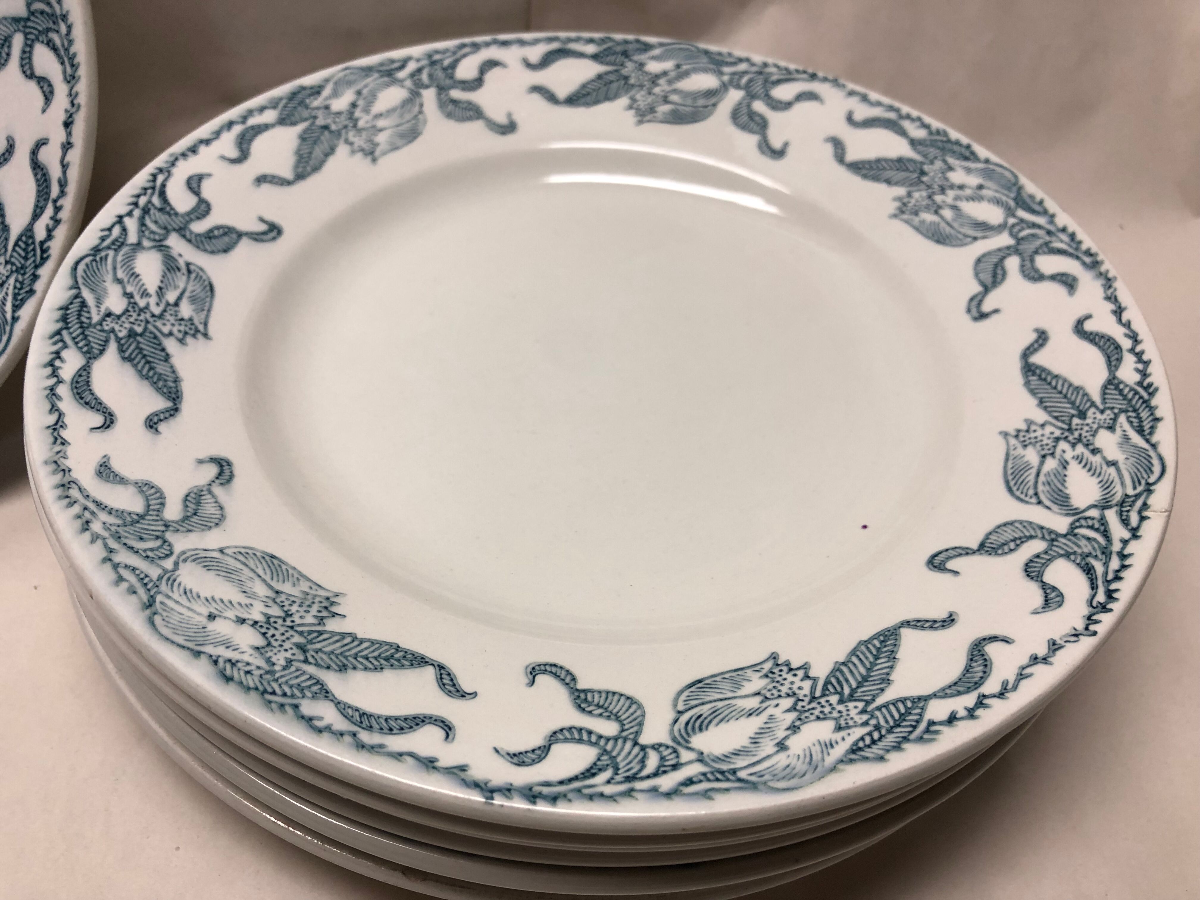 Set of 8 plates Longwy Tournefeuille