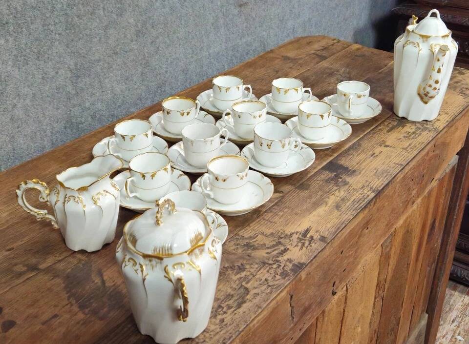 tea or coffee service in porcelain, Louis XV Rocaille style, 19th century