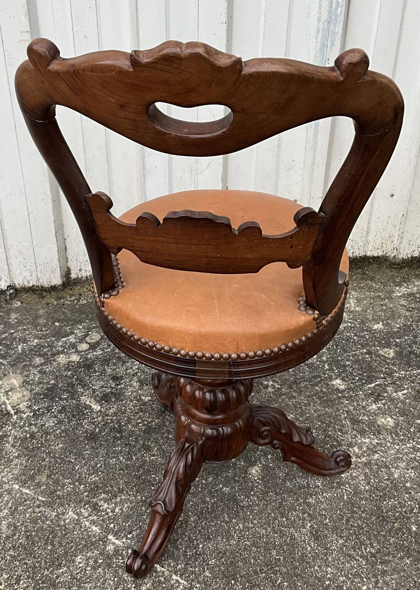 Chaise de harpiste en noyer massif milieu 19ème
