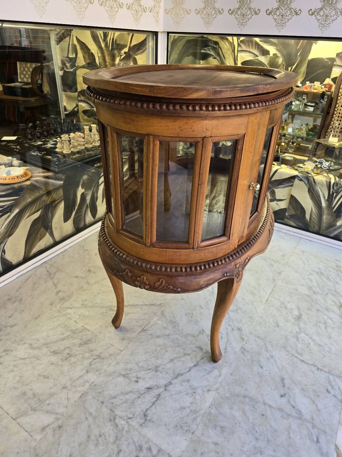 Showcase or tea cabinet