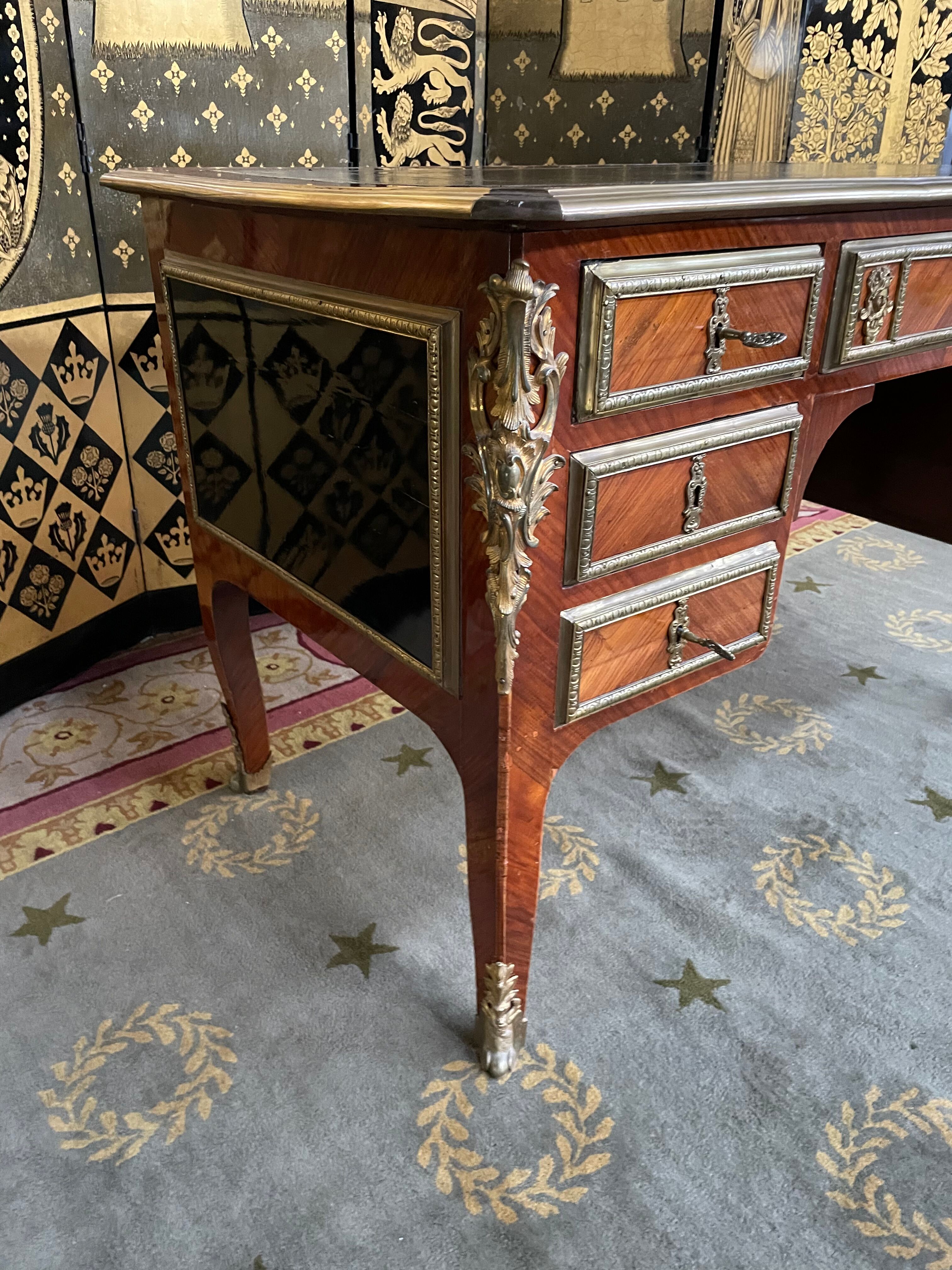 Bureau Louis XV Transition en marqueterie