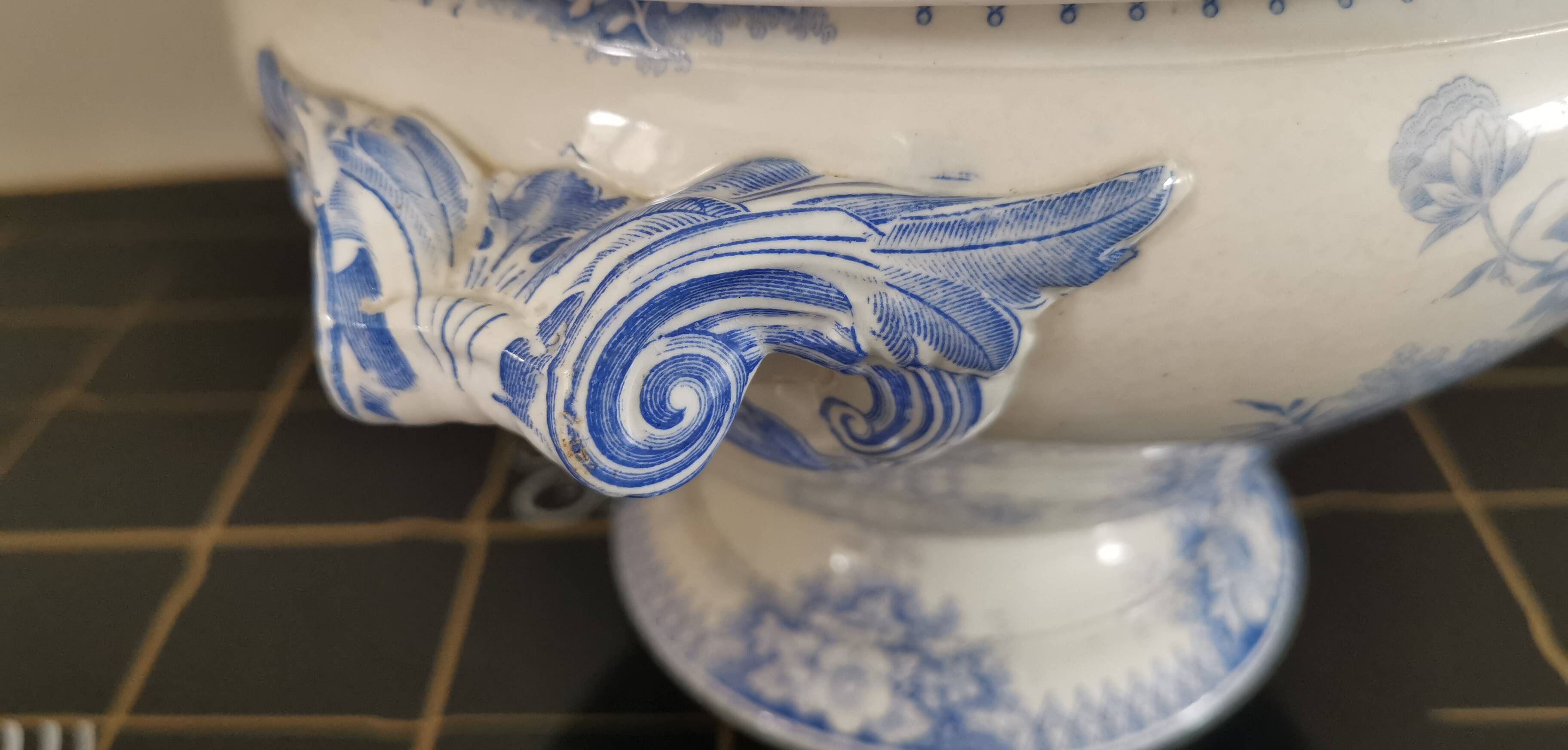 Sarreguemines U & C iron clay soup tureen "Jardinière" model