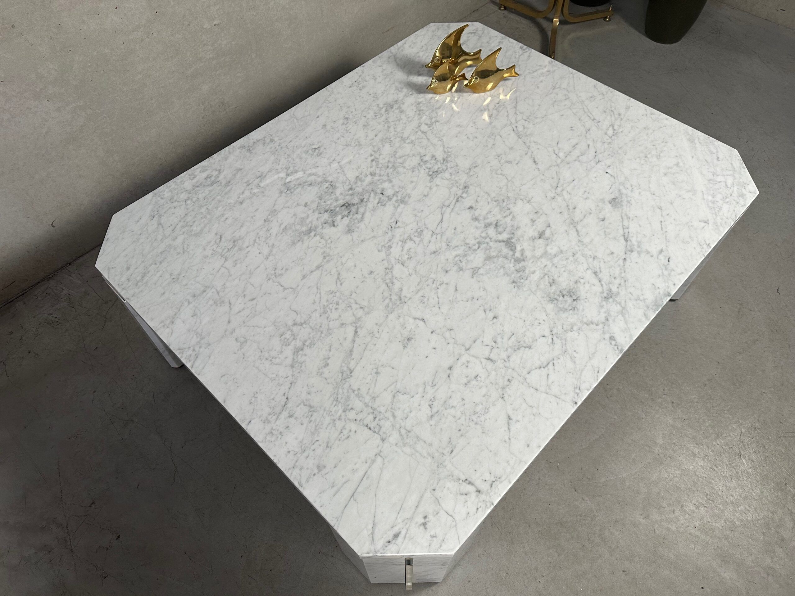 Table basse vintage – marbre de Carrare