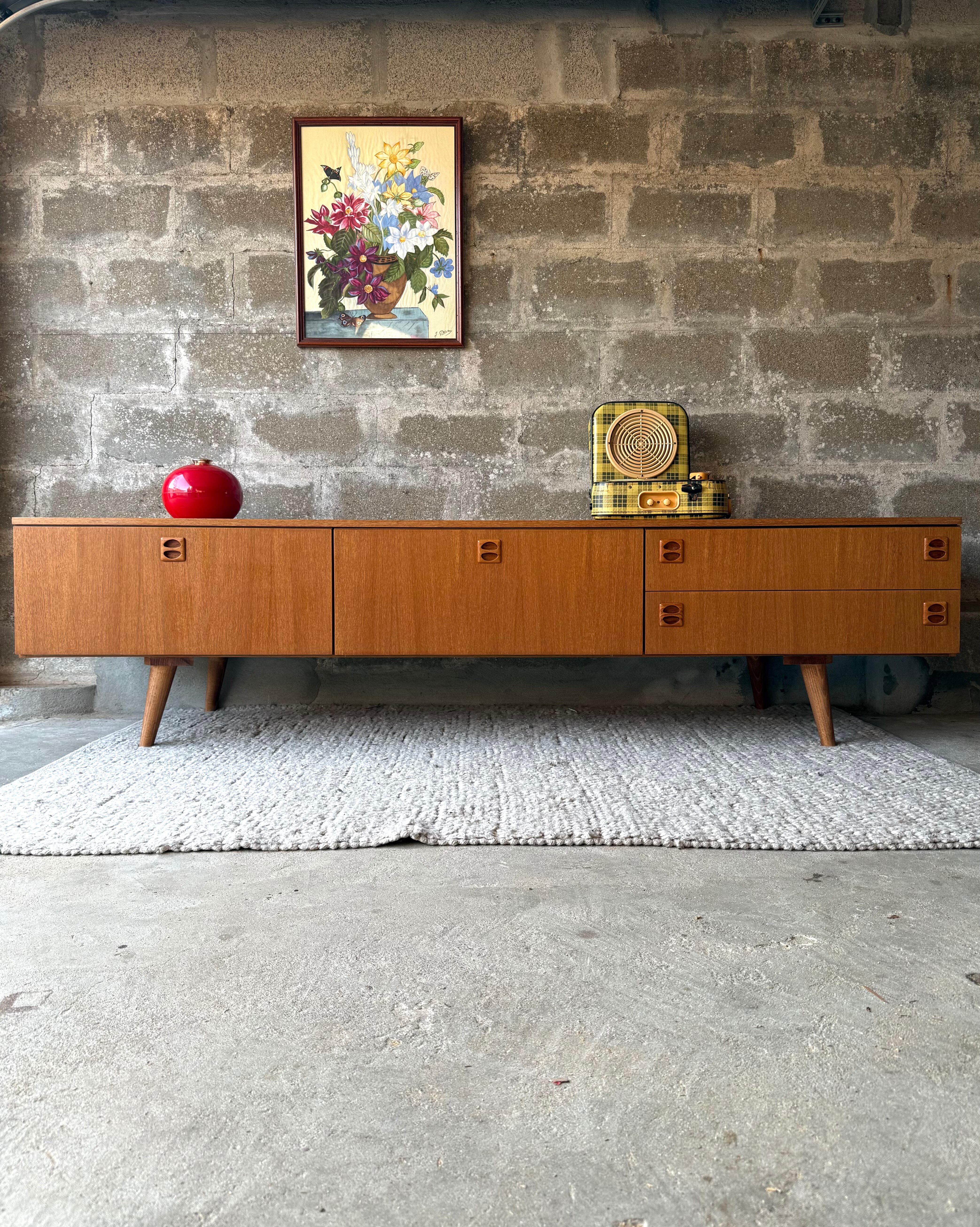Scandinavian low sideboard in teak, 1970.