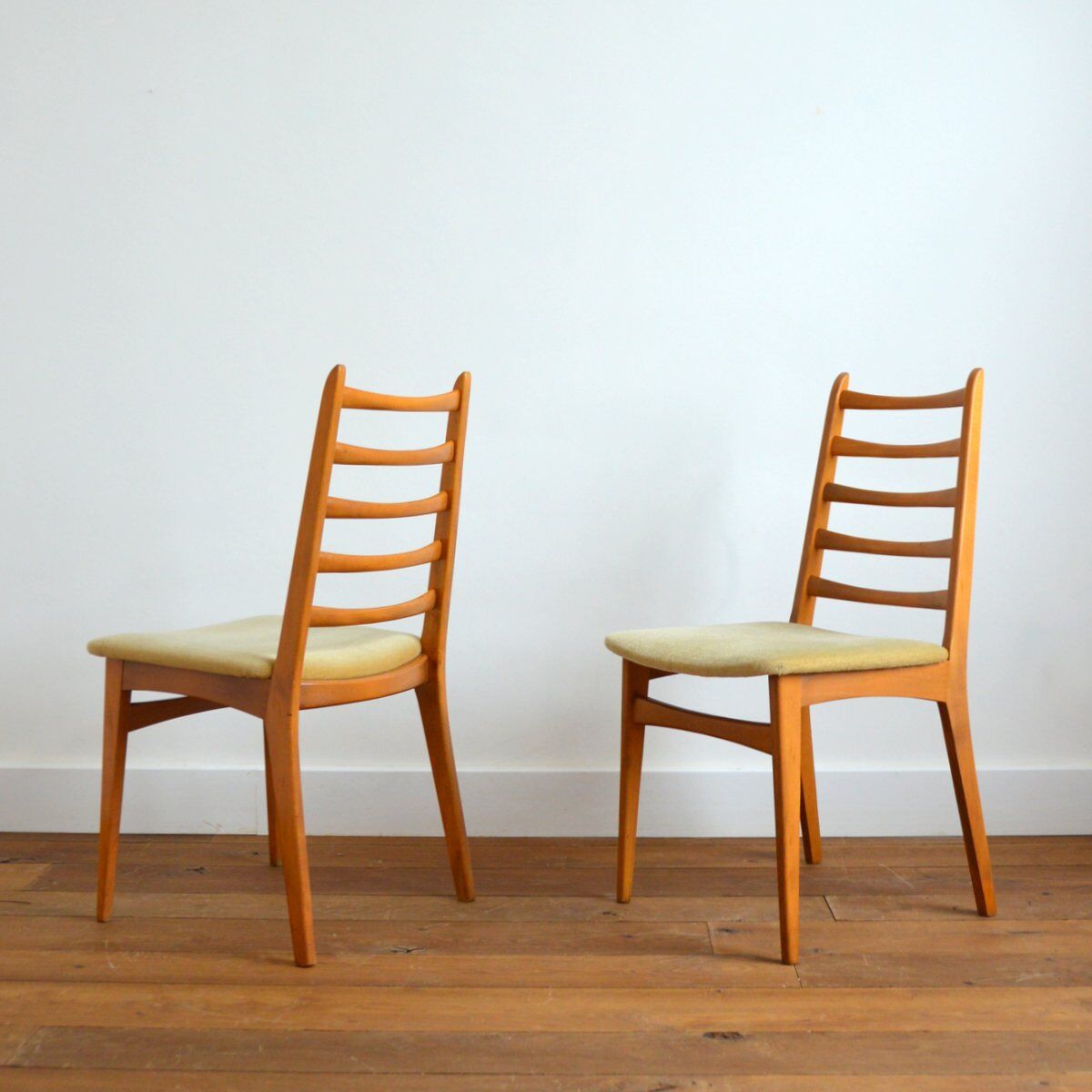 Suite of 6 vintage chairs 1960s