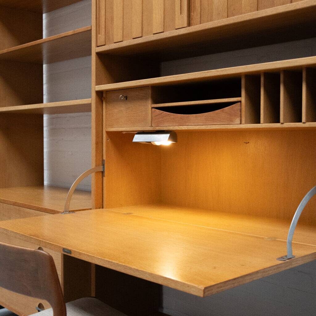 Etagère murale RY 100 par Hans Wegner pour Ry Møbler 1960