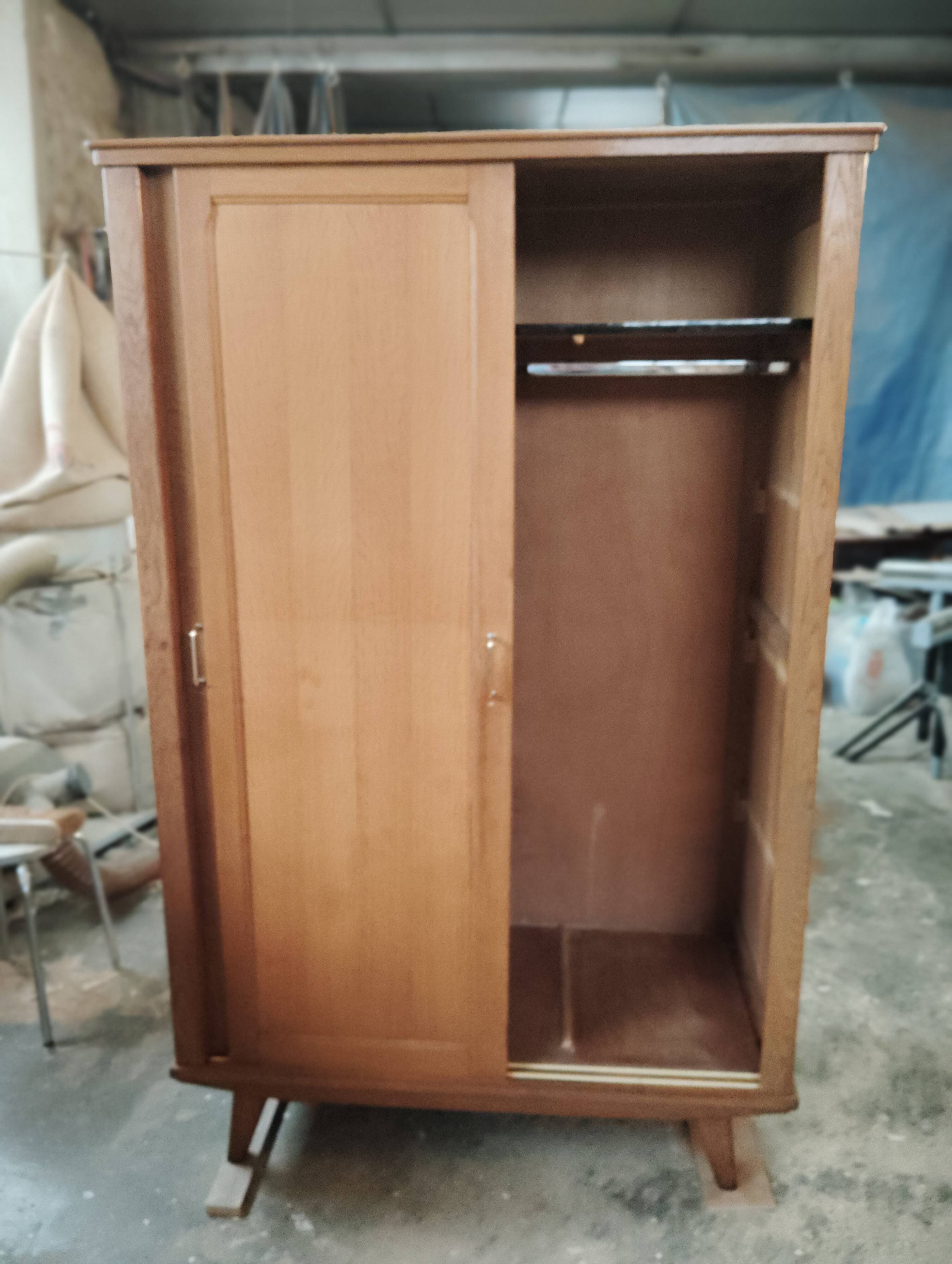 Scandinavian sliding wardrobe 50-60 feet compass
