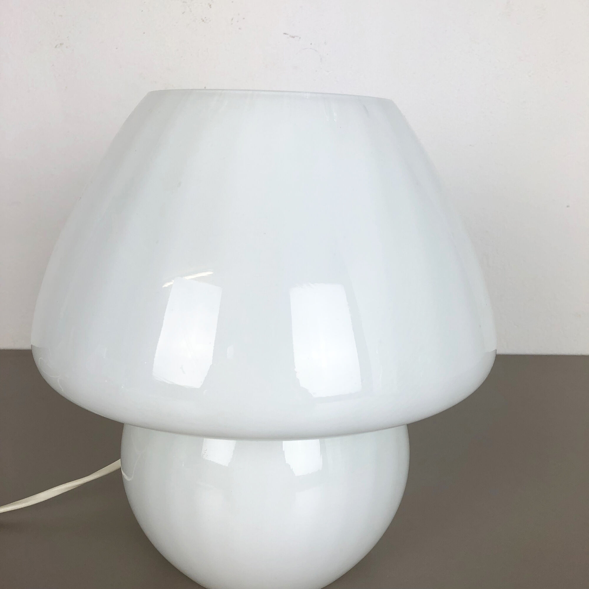 "Mushroom" Murano glass table desktop light made  by Vetri Murano, Italy, 1970s