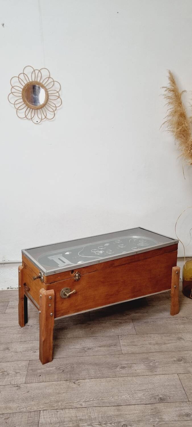 Industrial coffee table & old pinball machine 1900