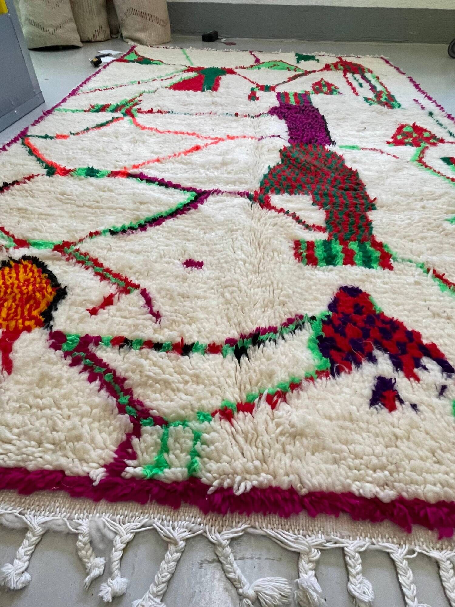 Moroccan Berber rug in cream wool, abstract patterns - 263x160 cm