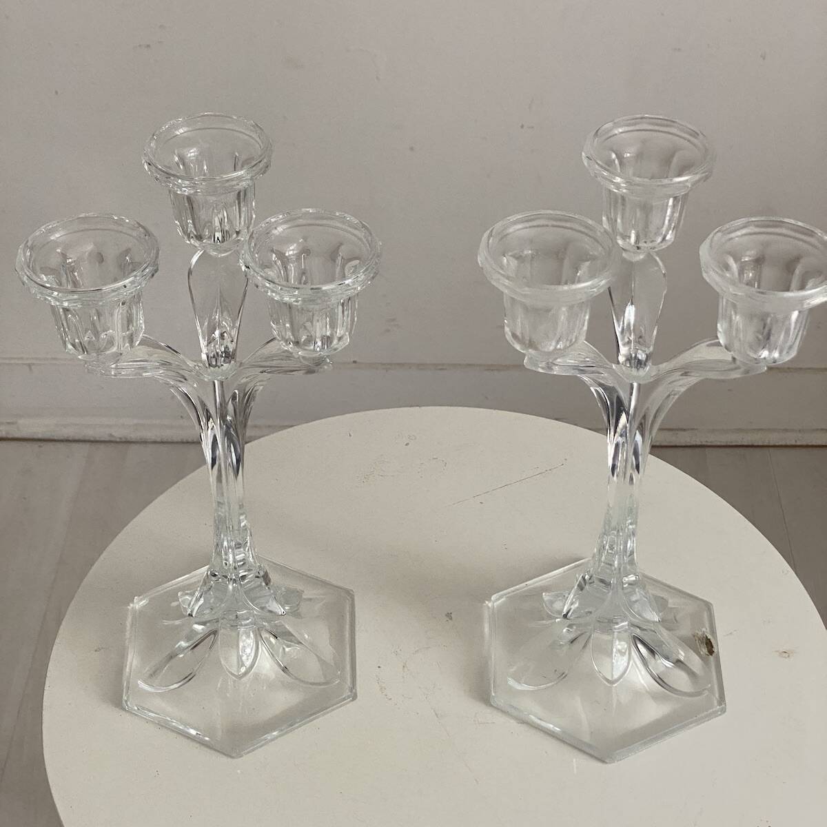 Paire de bougeoirs à trois branches en cristal d'Arques
