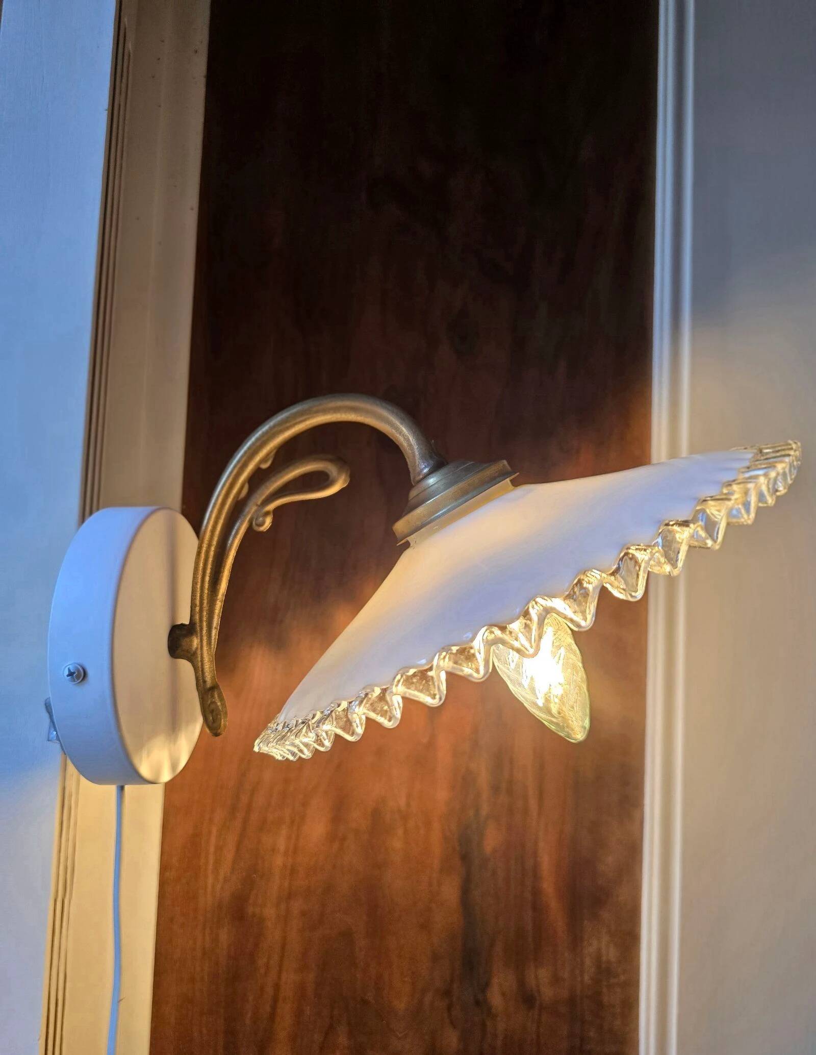 Pair of wall sconces in brass and wavy opaline glass