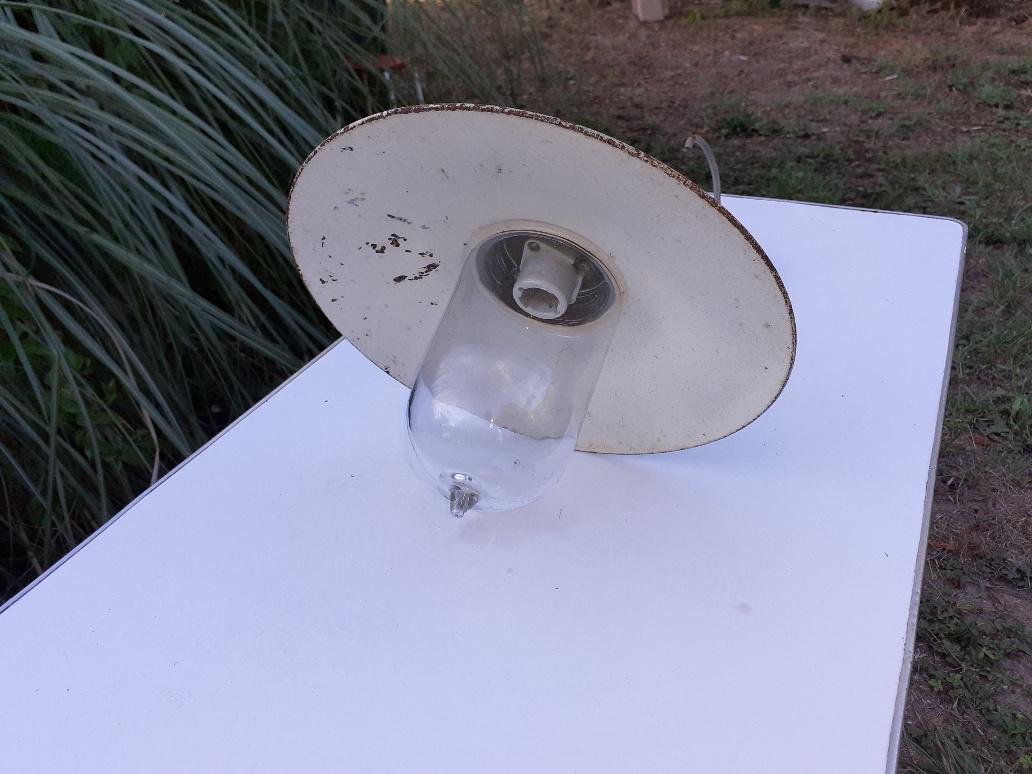 Swan collar lamp for outdoors