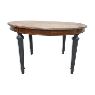 Table ronde en noyer