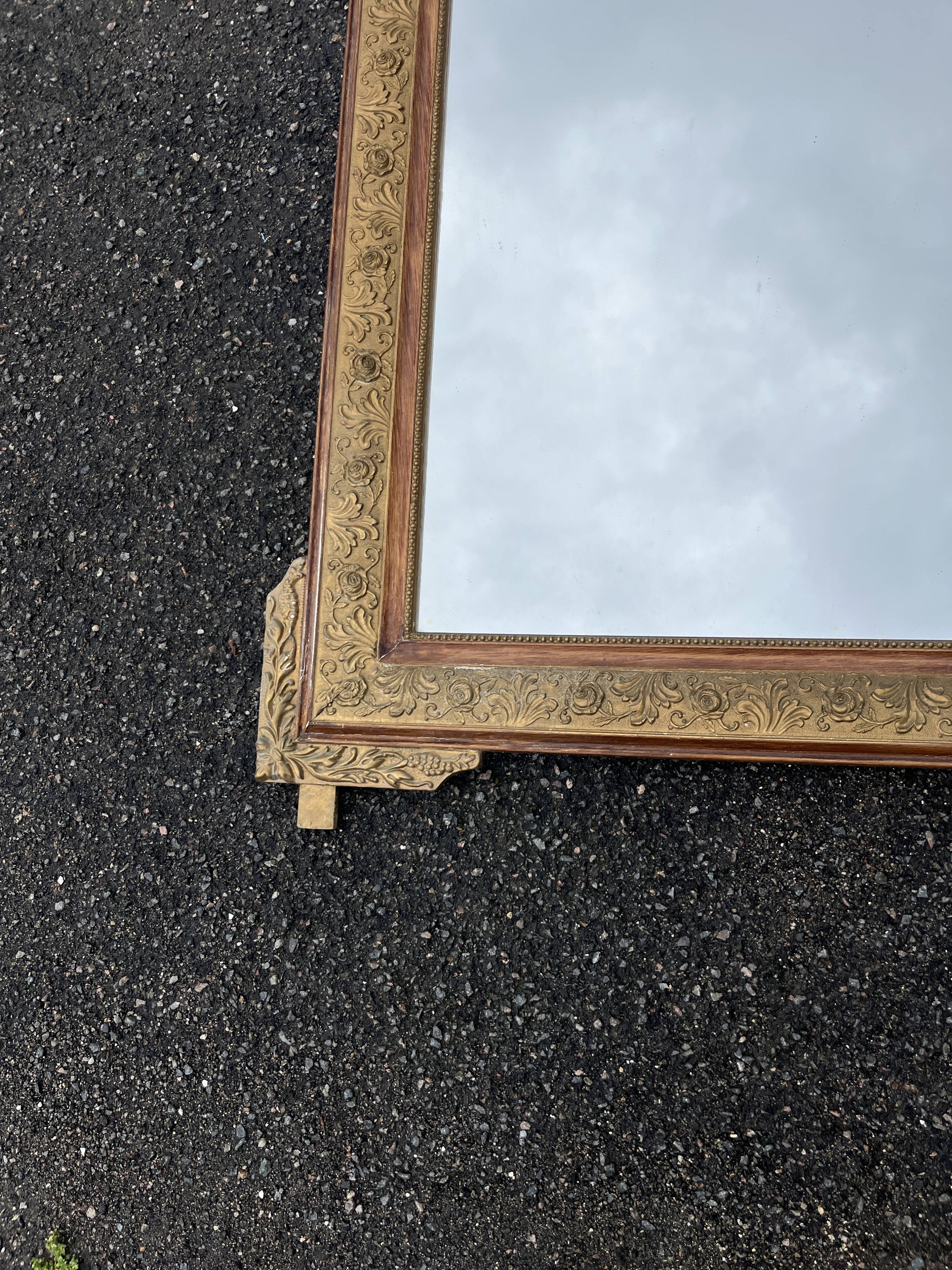 Large gold mirror in Louis XVI style with laurel crown, 121 cm.