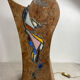 Lampe en bois sculpté et vitrail