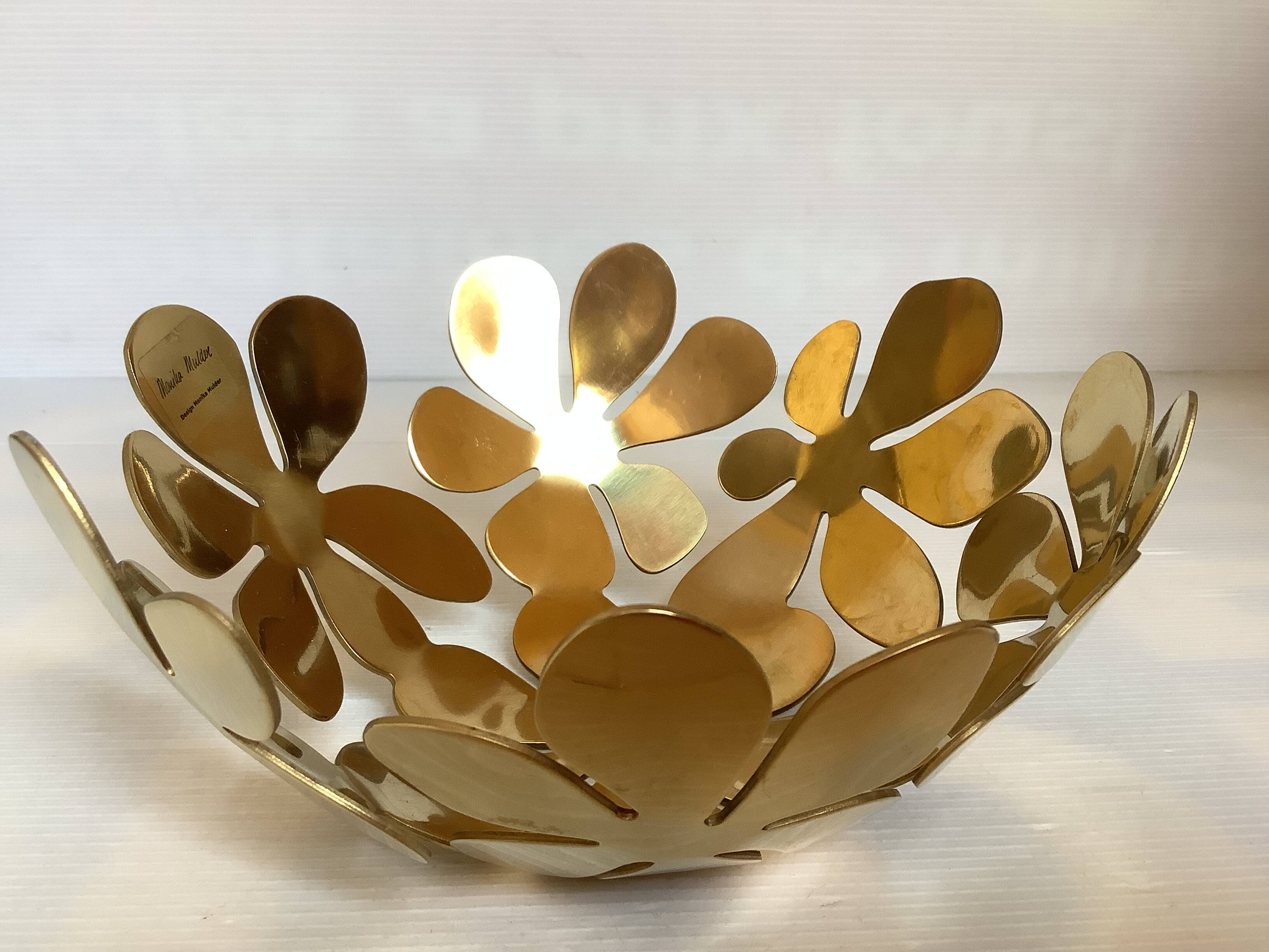 Golden cut design basket Monika Mulder