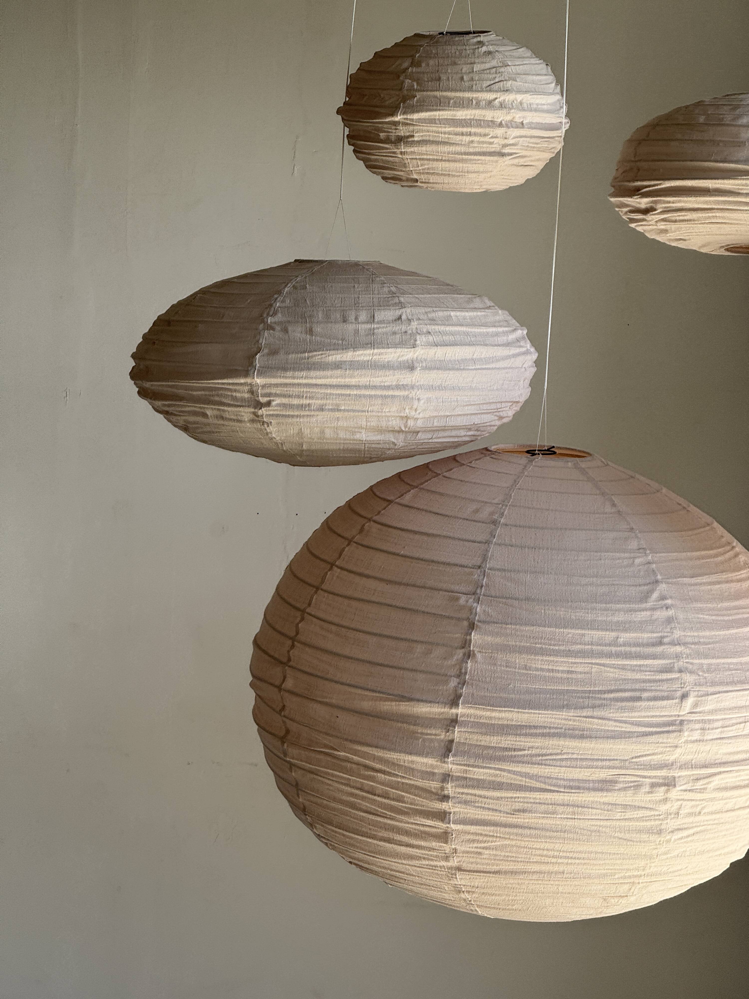 Small round pink rattan and natural linen Japanese-style pendant light D30