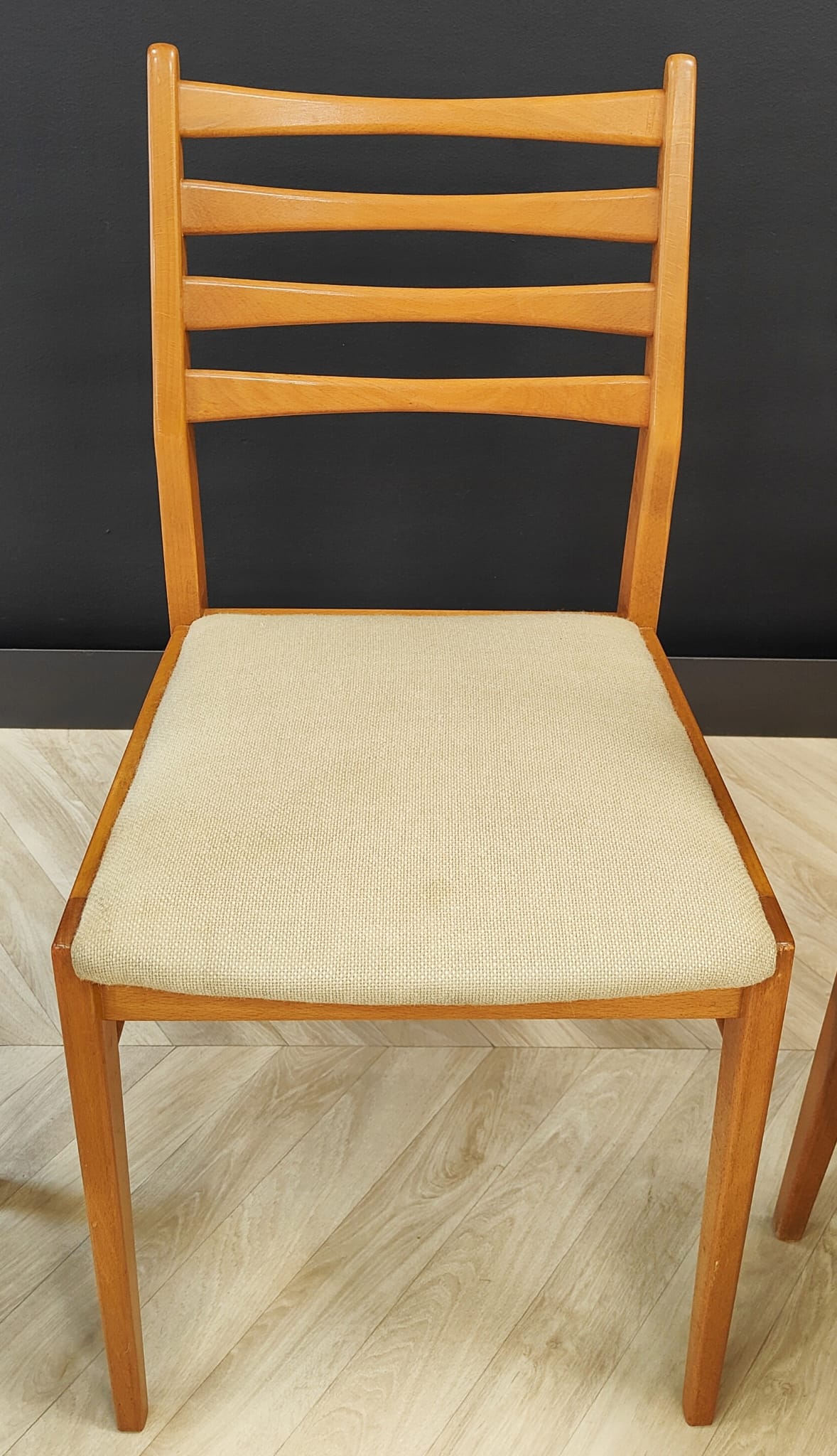 Set 4 dining table chairs