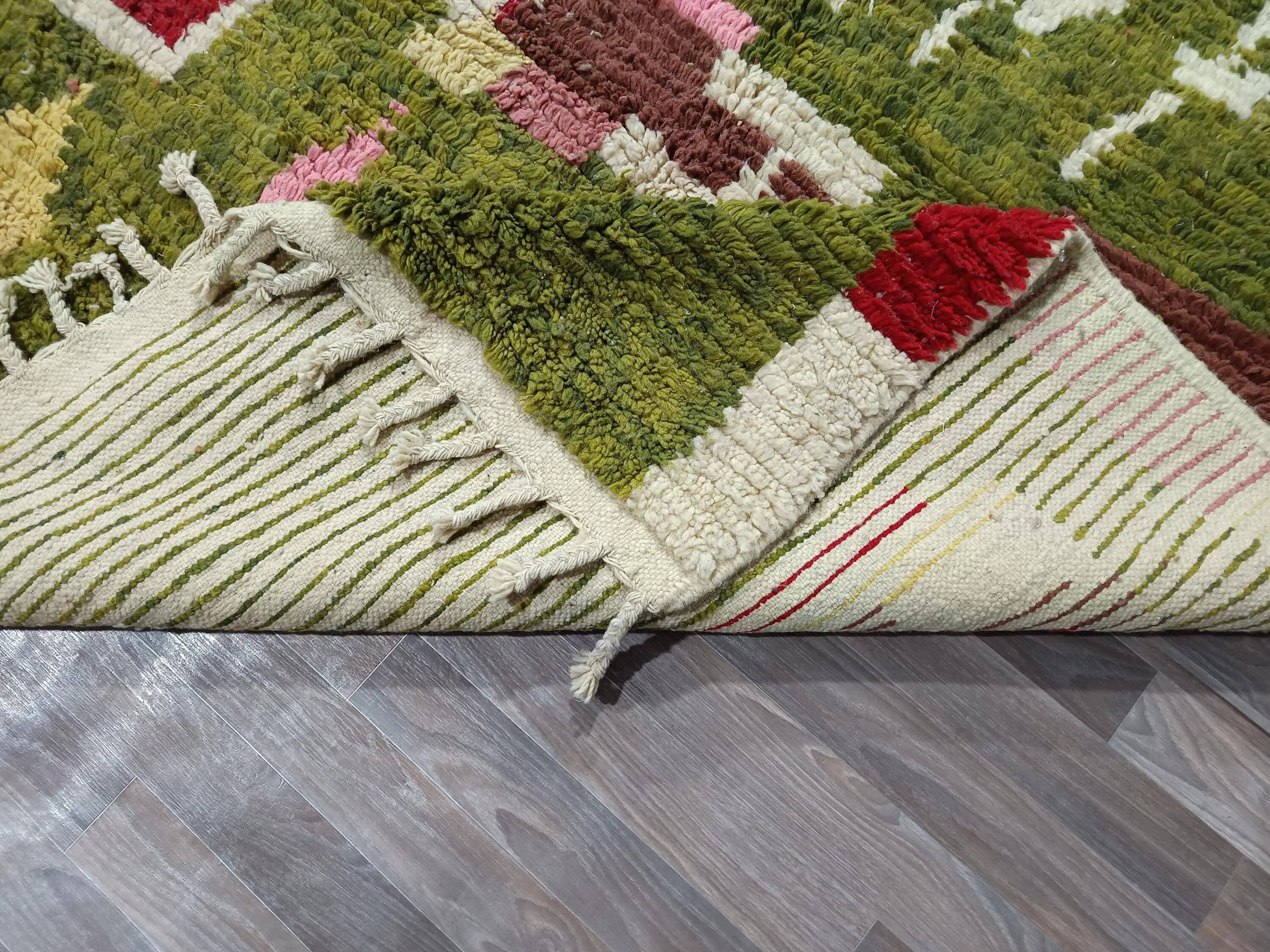 Handmade Moroccan wool rug, large size 250x150 cm, handcrafted.