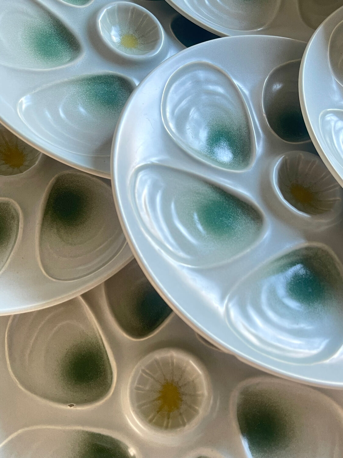 11 oyster plates 1960.