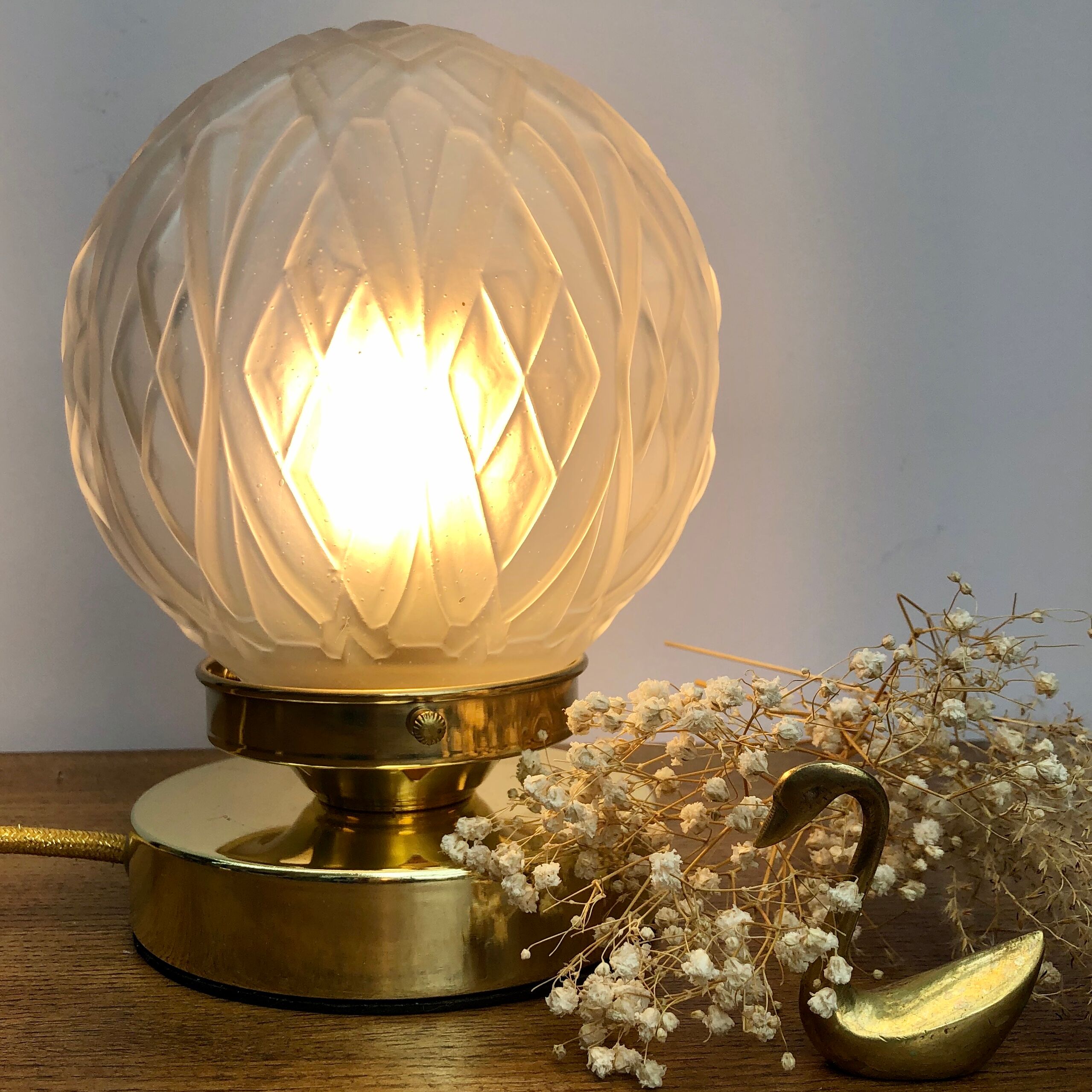 Vintage art deco globe table lamp in frosted glass