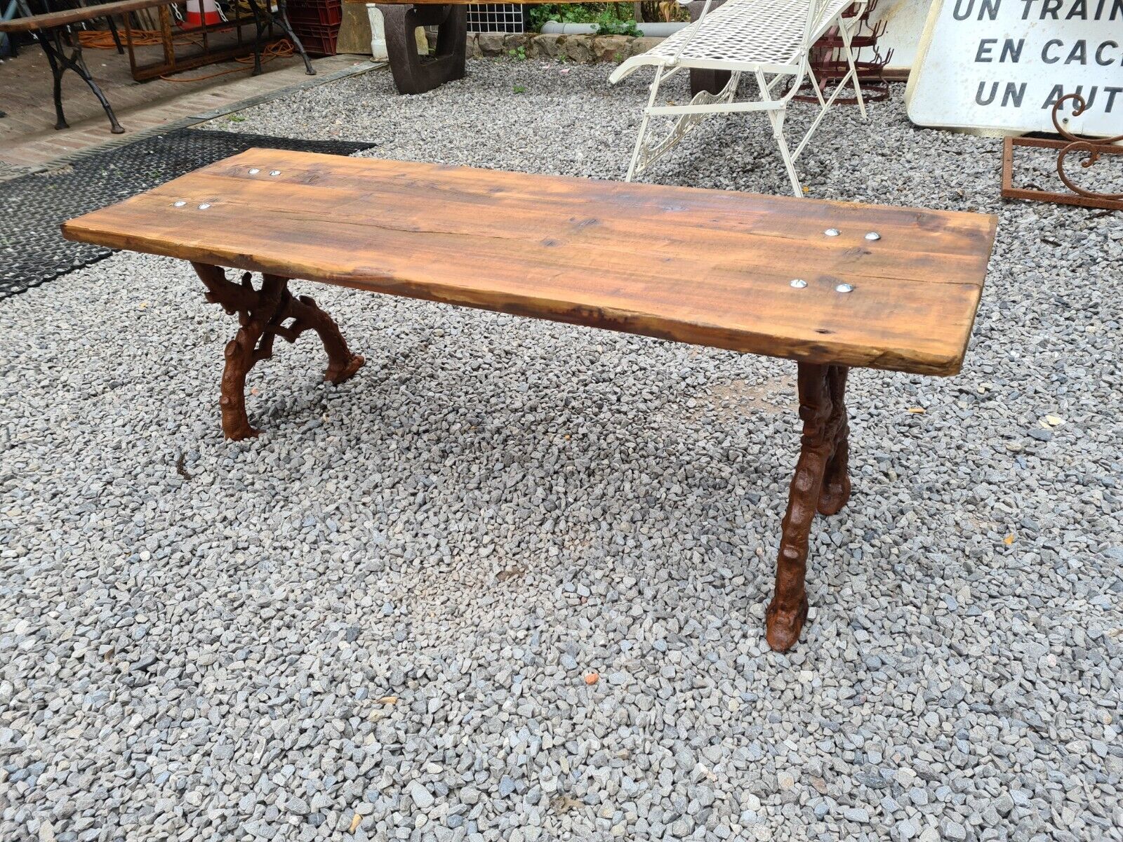 Garden bench in cast iron and wood