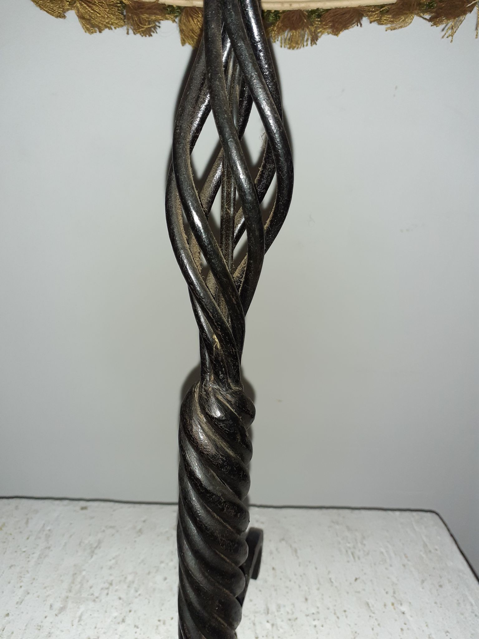 Wrought iron lamp foot