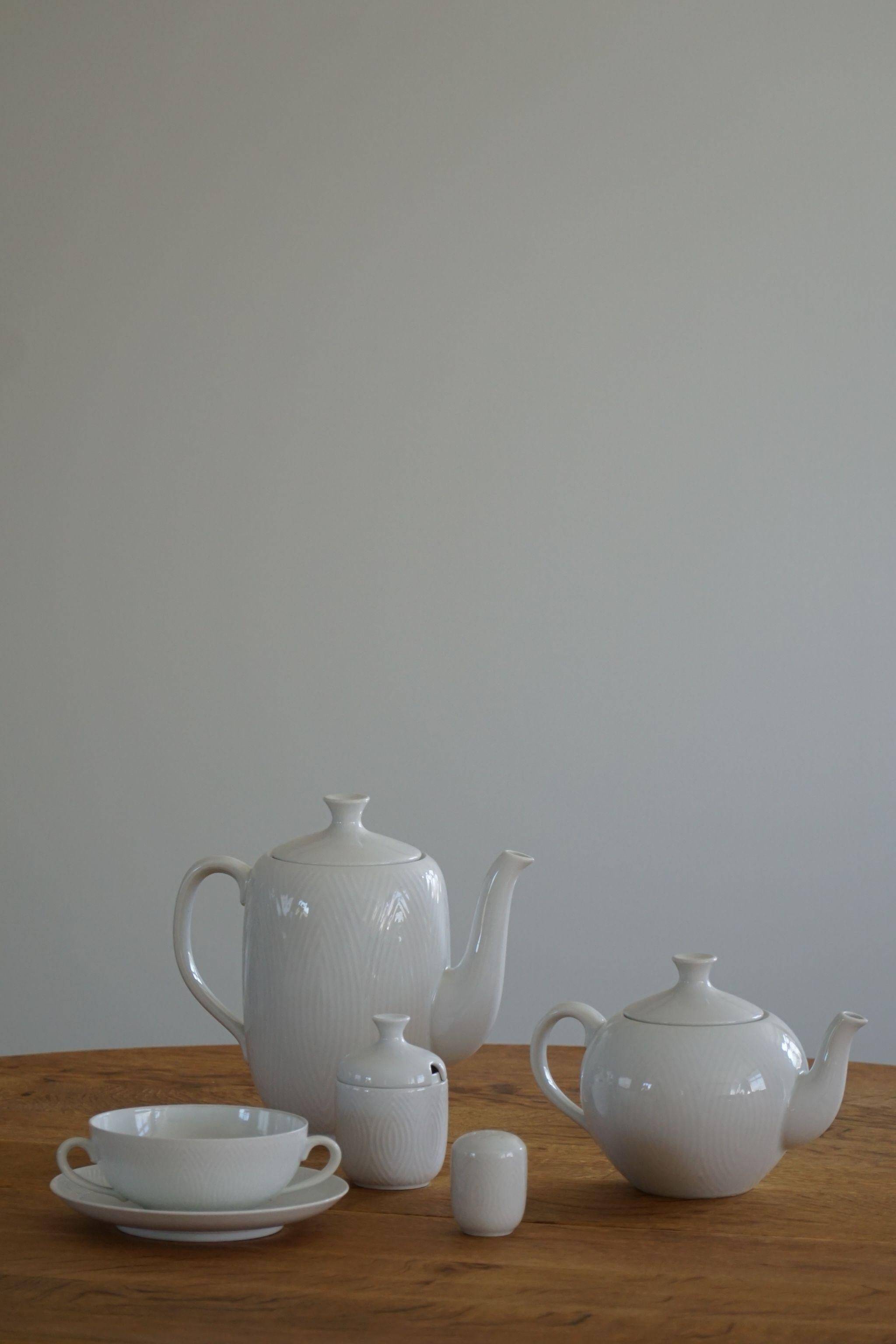 Axel Salto, Ensemble de service en porcelaine de Royal Copenhagen, milieu du siècle, 1956