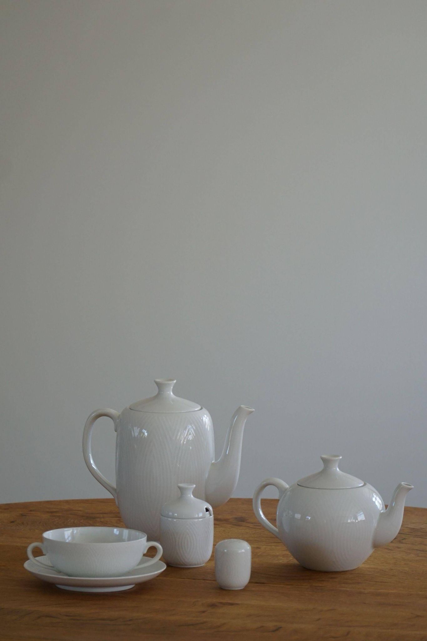 Axel Salto, porcelain service set by Royal Copenhagen, mid-century, 1956