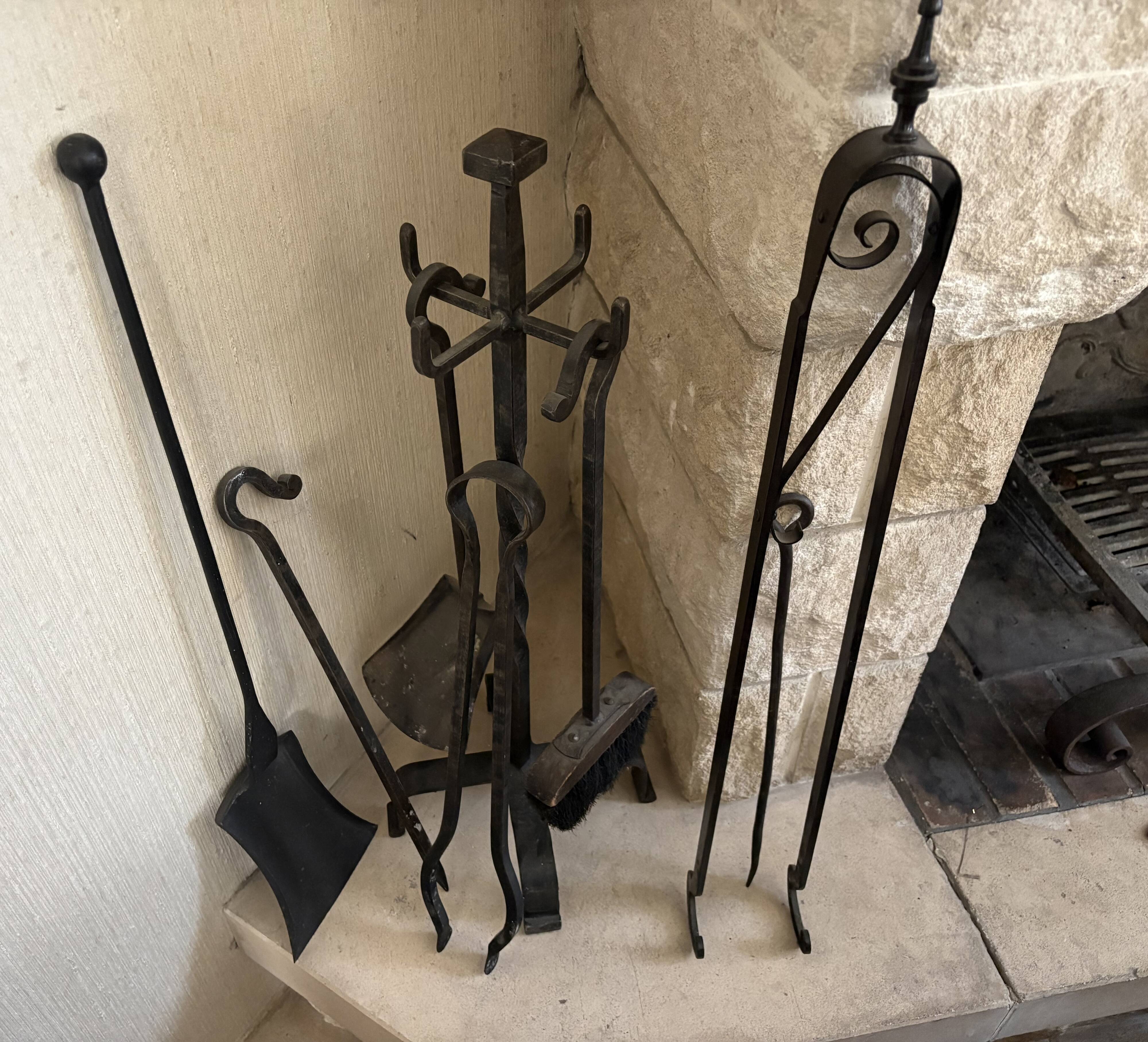 Complete fireplace tool set (10 pieces) in wrought iron
