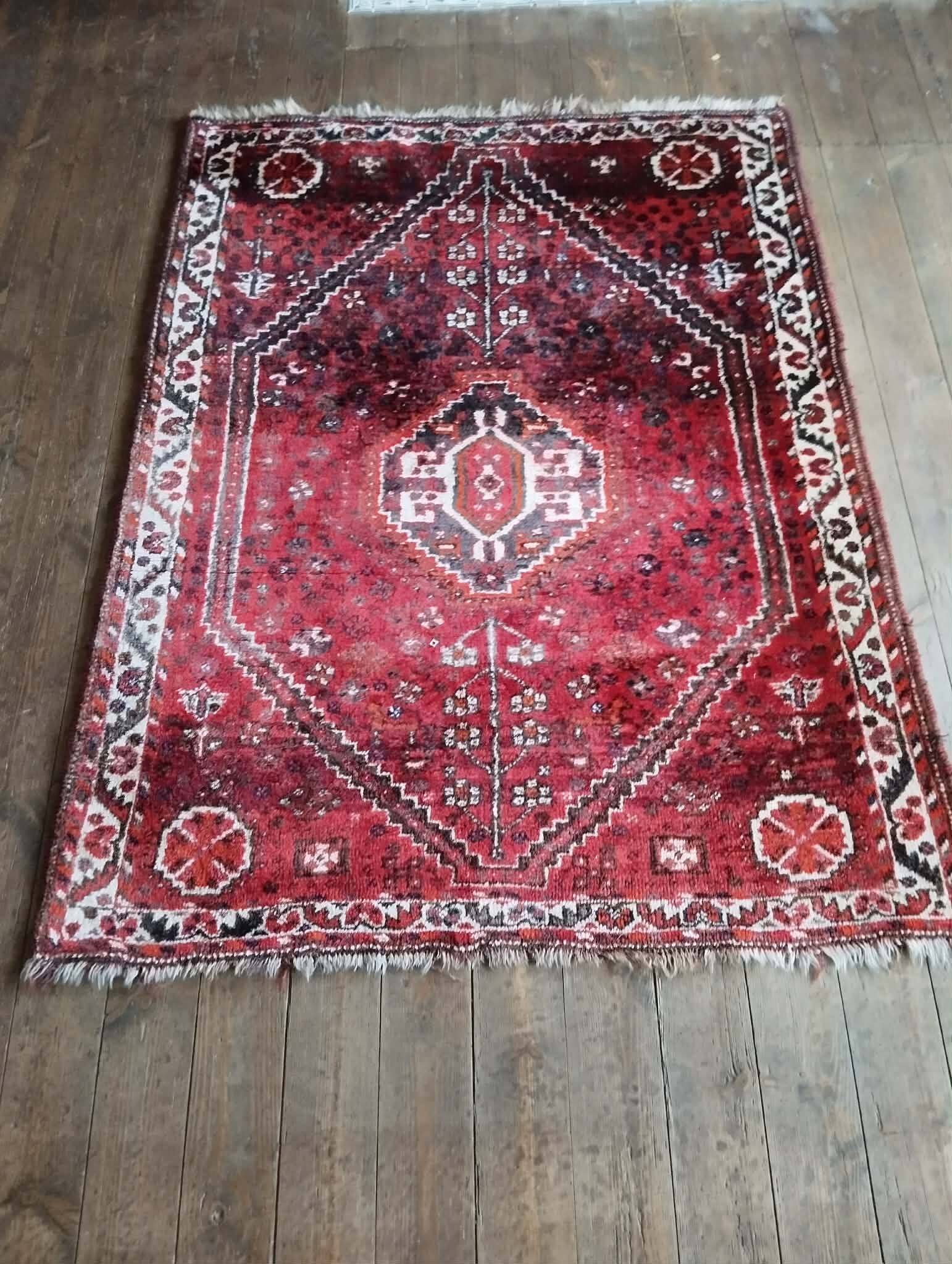Handmade Persian Shiraz rug 160x120cm
