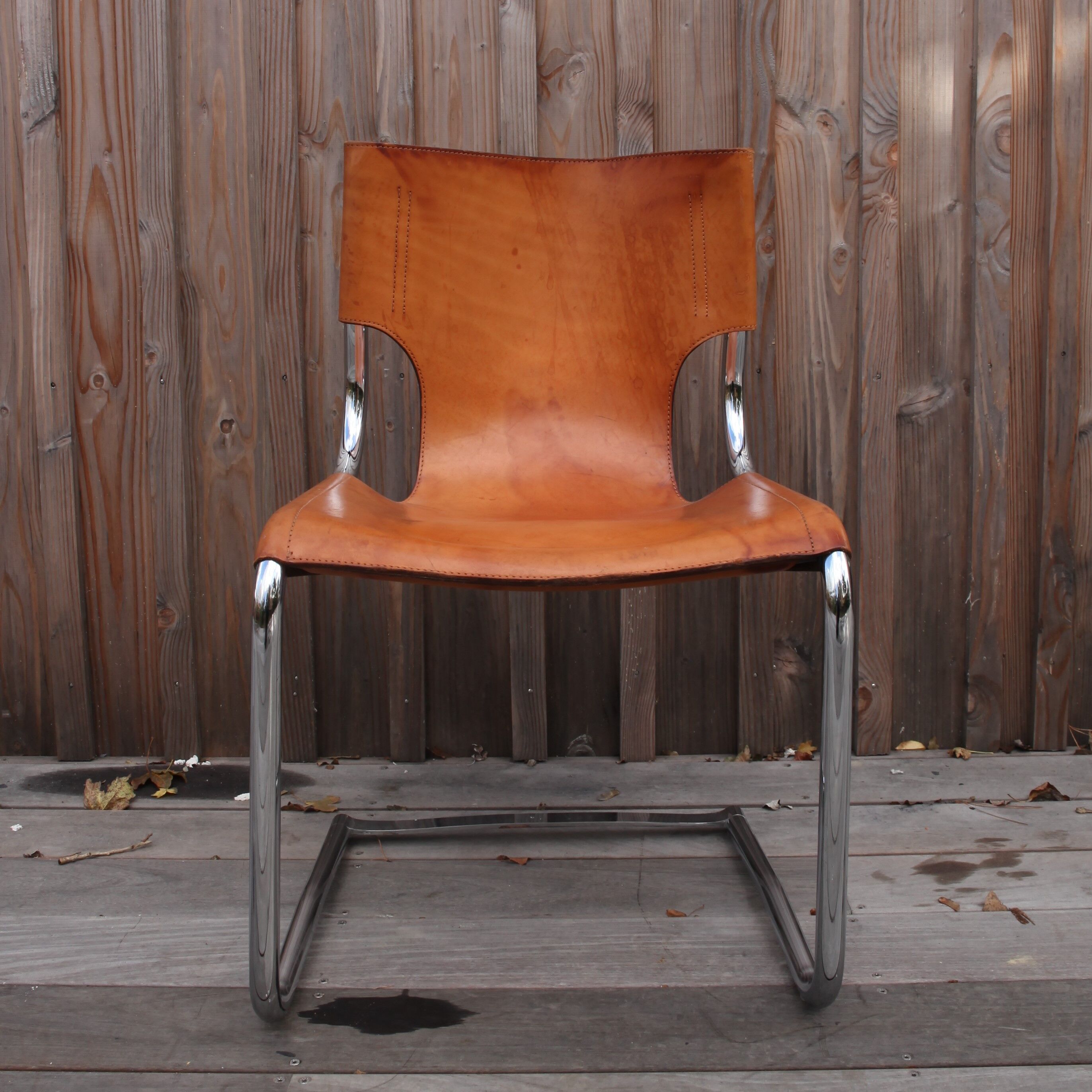 Suite de 4 chaises modèle 920 en chrome et cuir par Carlo Bartoli