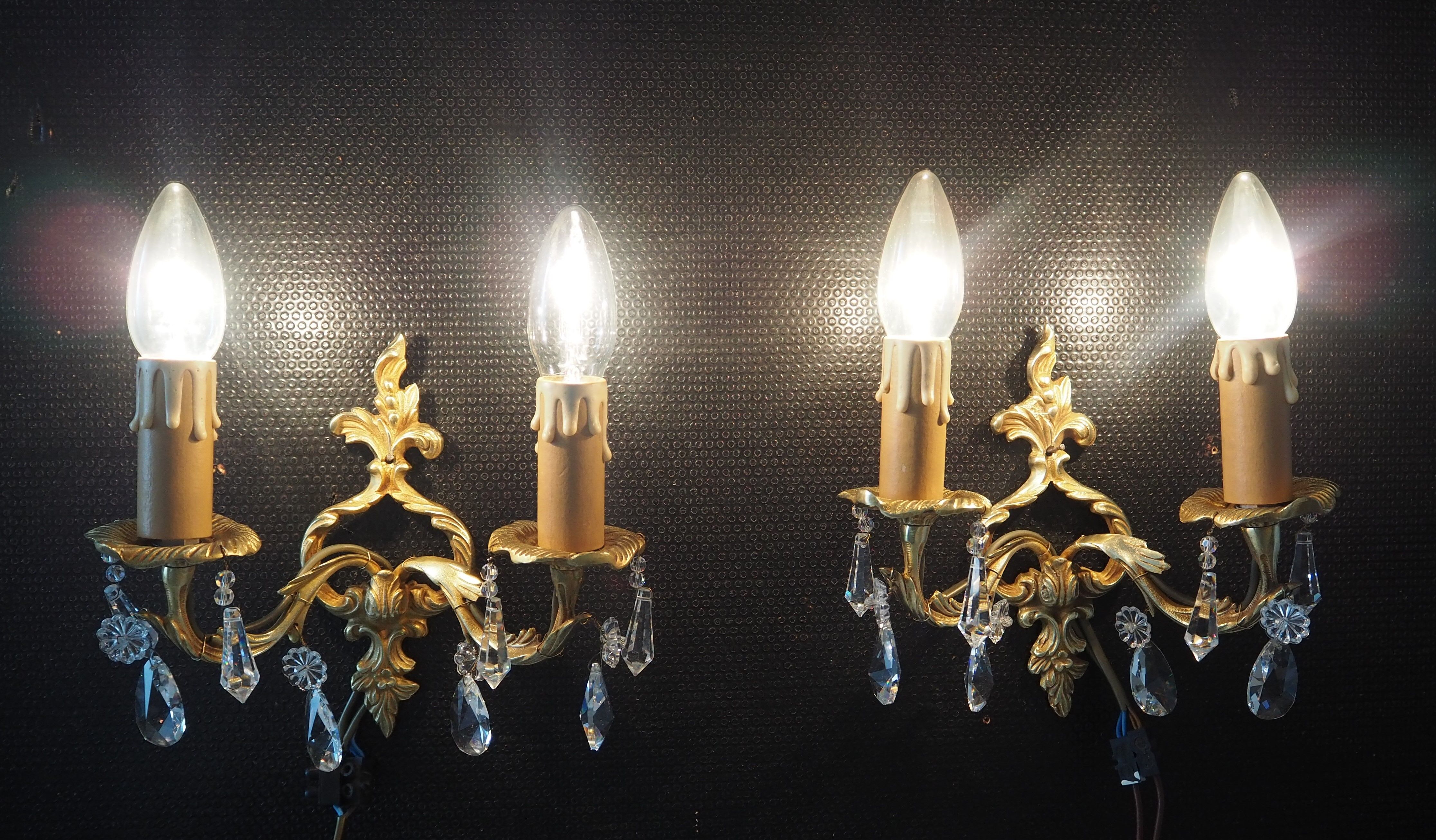 Pair of gilded bronze sconces and crystal pendants