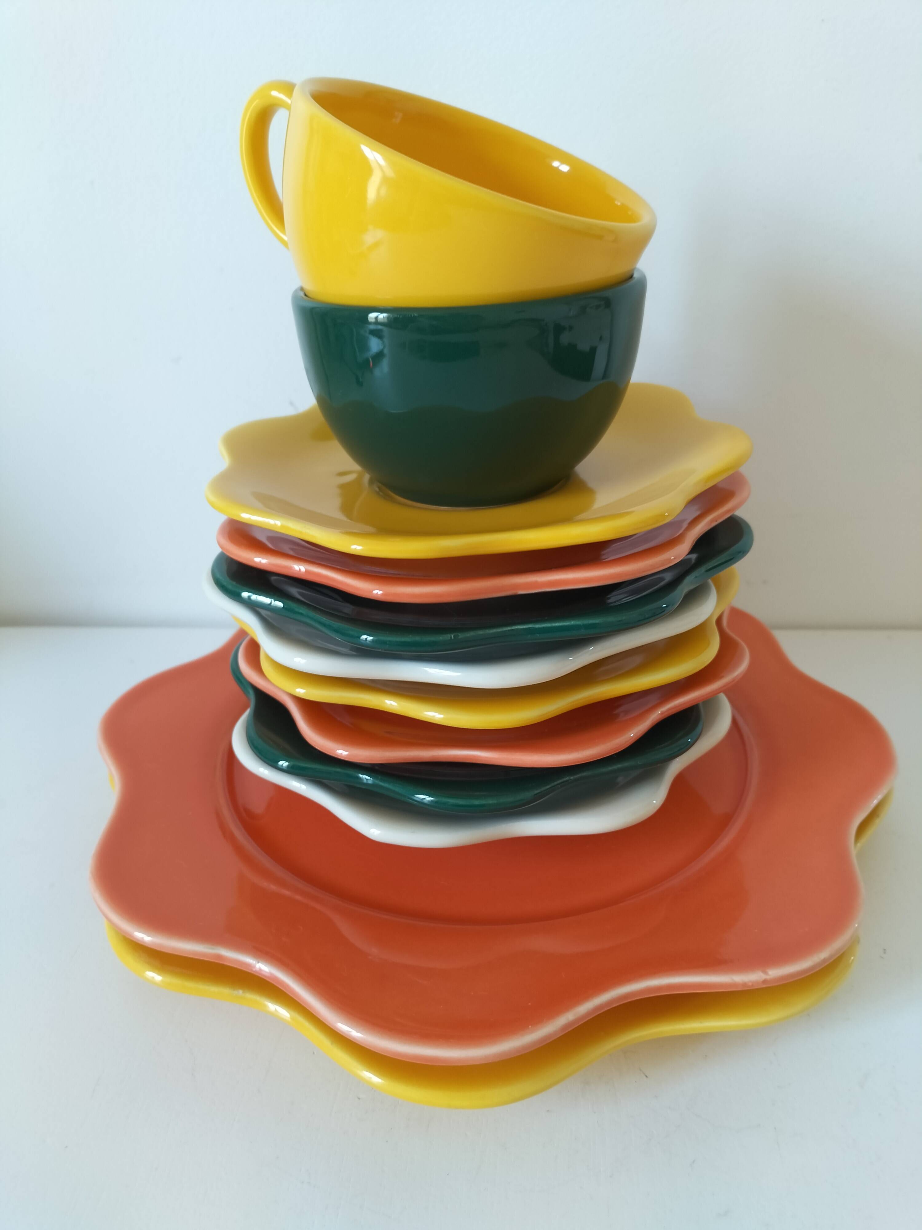 Ensemble de 12 pièces en céramique émaillée forme fleur