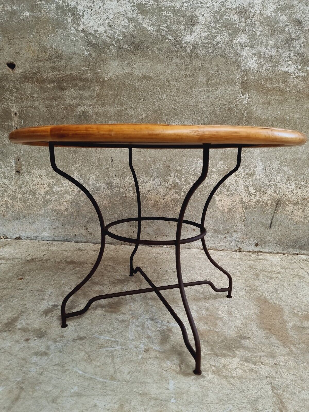Vintage round table bamboo with iron base 105 cm