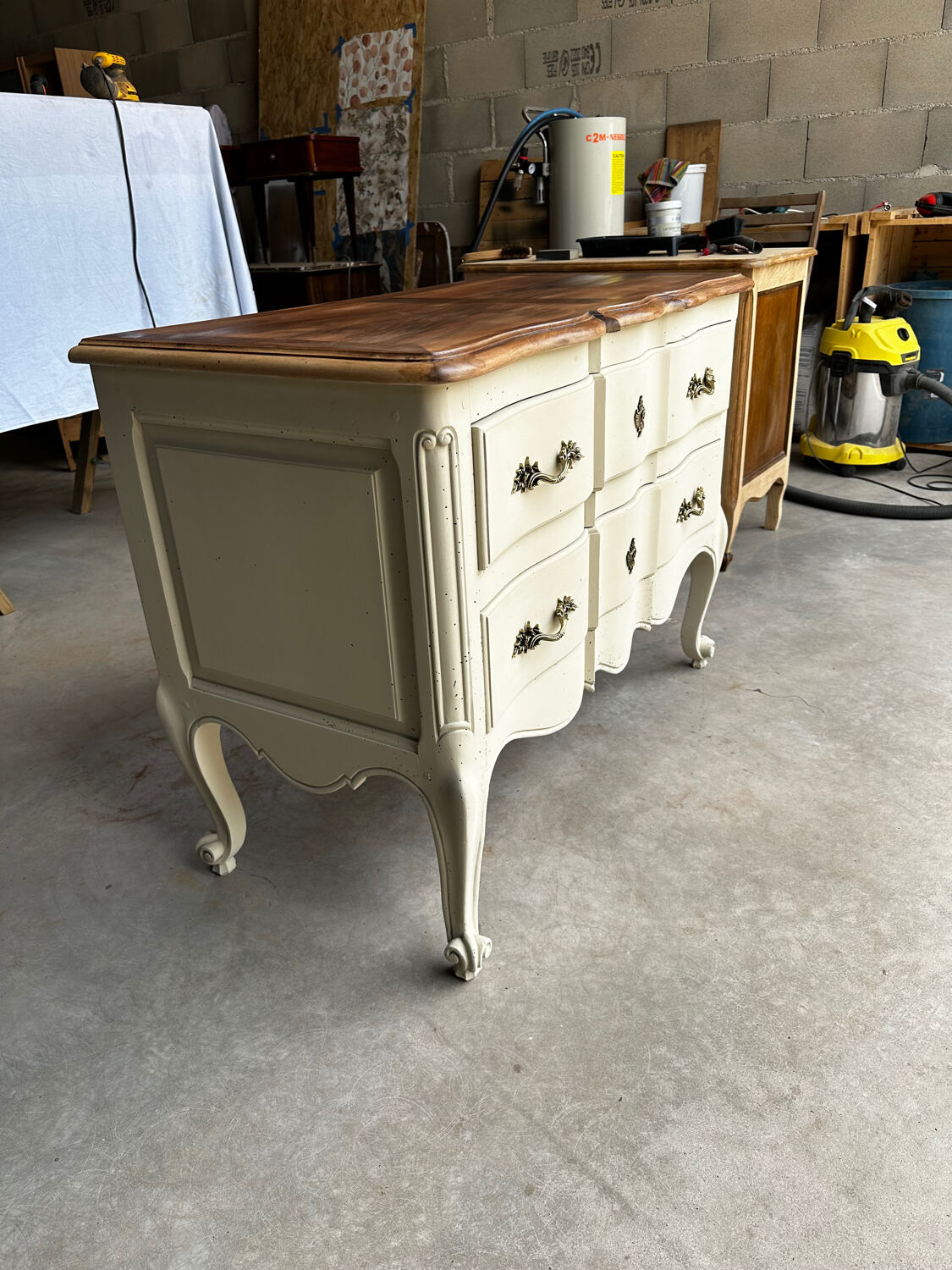 Antique chest of drawers