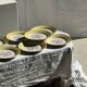 Lot de 19 grandes assiettes plates vintage jaunes fleurs roses liseré doré