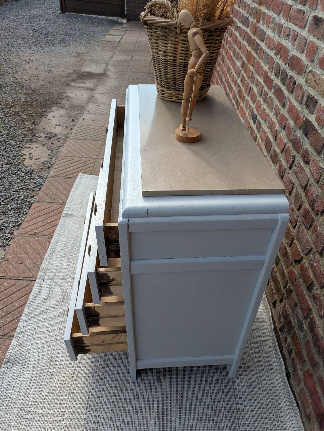 Marble-topped chest of drawers